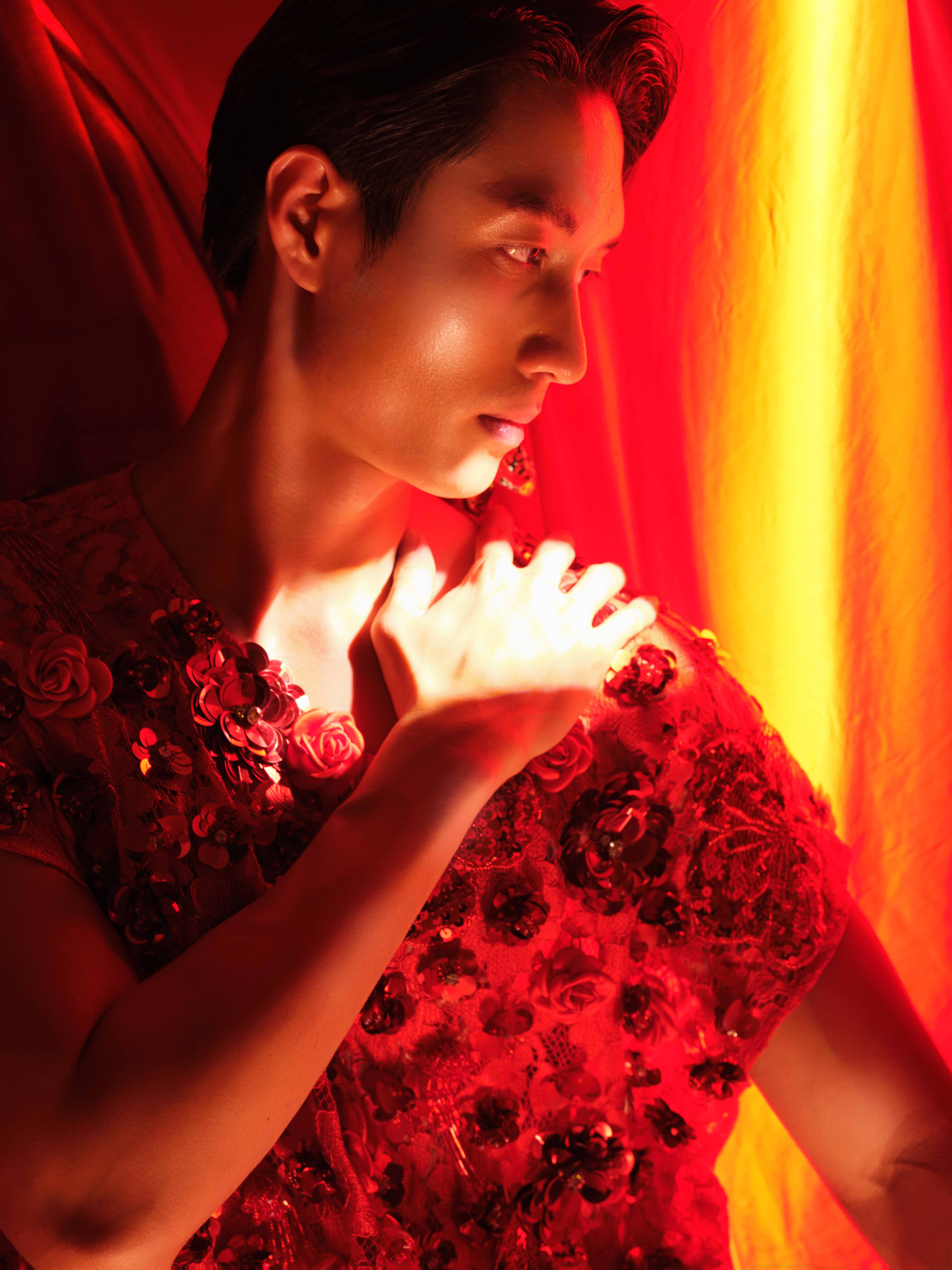 Khanh Van در زیبایی با Ngoc Chau و Le Hoang Phuong در یک کتابفروشی قدیمی رقابت می کند - عکس 7. Khánh Vân đọ nhan sắc với Ngọc Châu, Lê Hoàng Phương trong tiệm sách cũ- Ảnh 7.