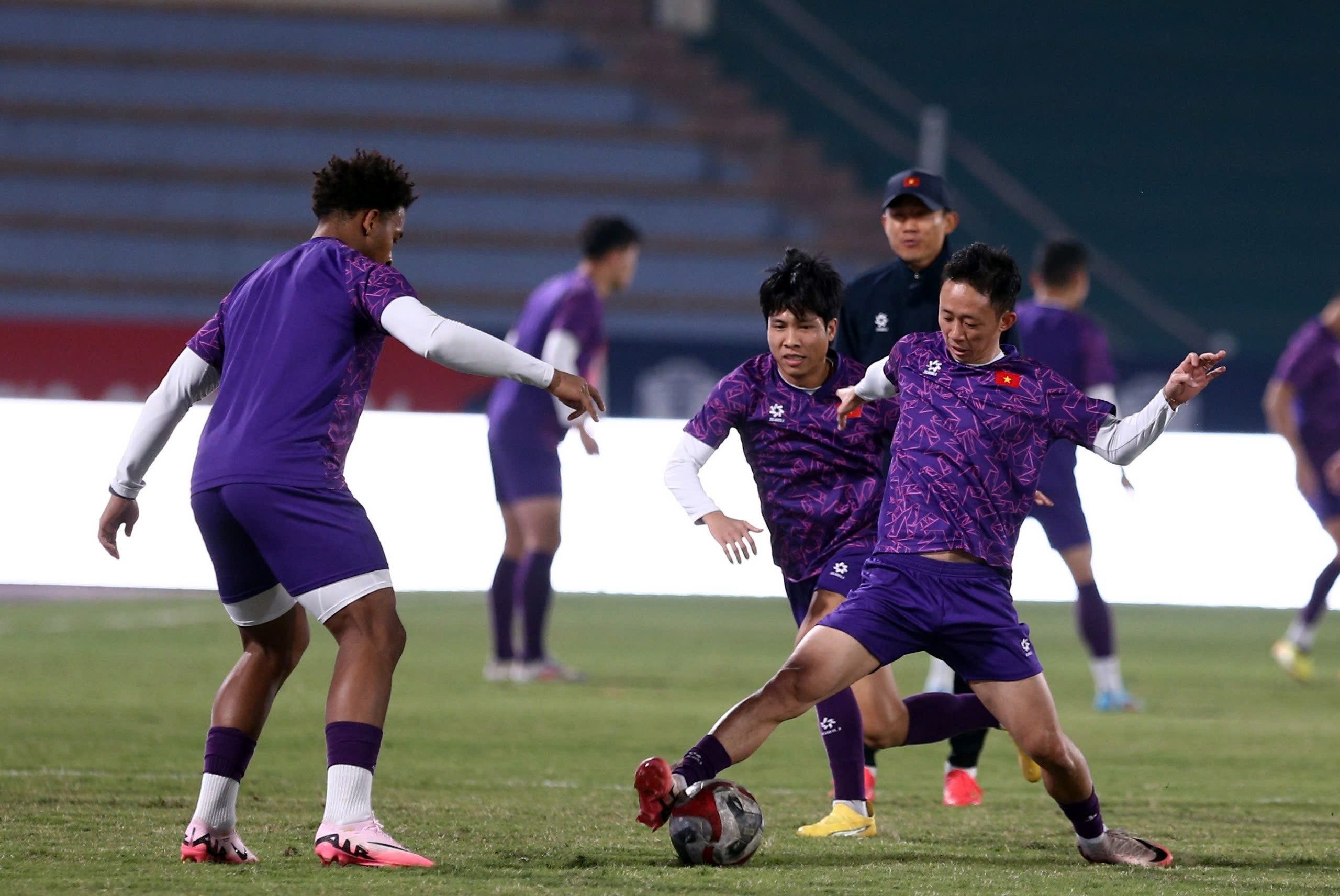 Xuan Son actively trains with the Vietnamese team