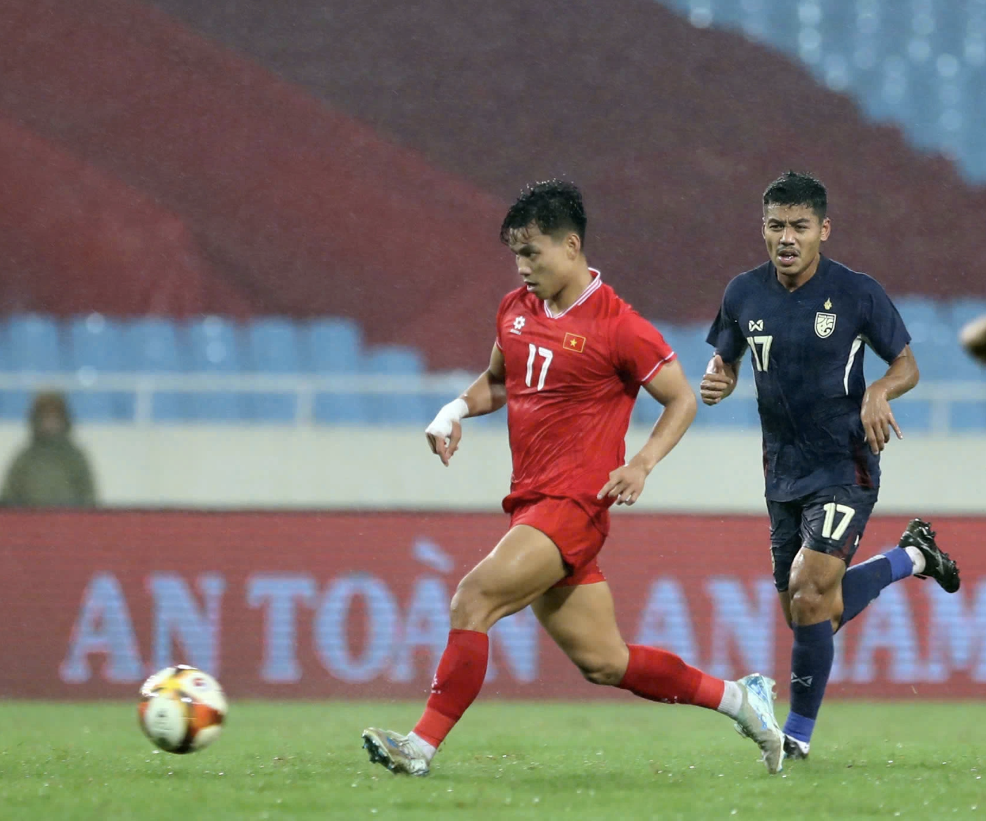 AFF Cup: Backup left-back solution for the Vietnamese team - Photo 2.