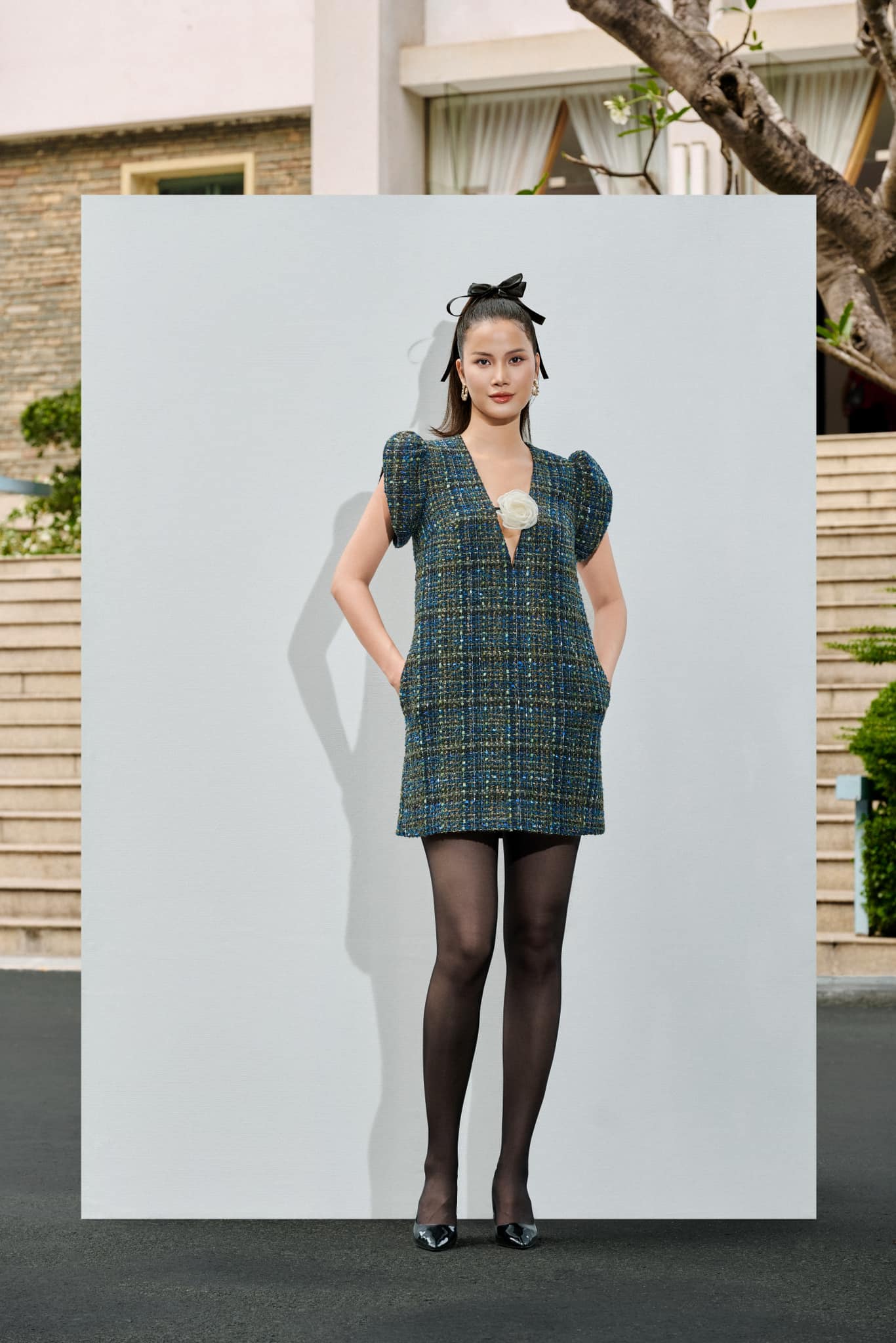 ຮູບແບບການແຕ່ງກາຍທີ່ຫຼູຫຼາ ແລະສະຫງ່າງາມທີ່ທ່ານບໍ່ສາມາດລະເລີຍໃນລະດູໜາວ - ຮູບ 4. Kiểu váy liền sang trọng, quý phái bạn không thể làm ngơ trong mùa lạnh- Ảnh 4.