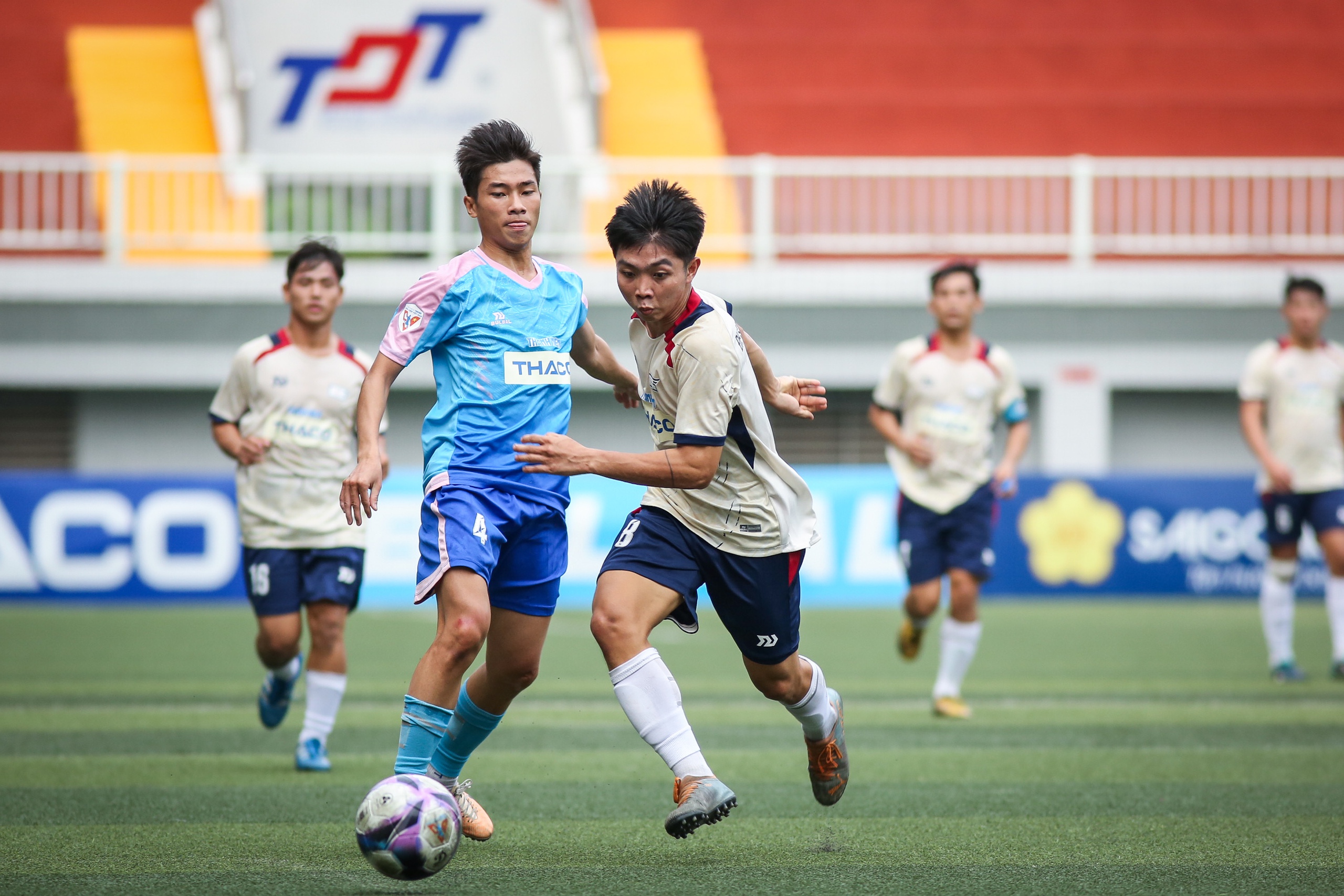 Ho Chi Minh City University of Education team (white shirt) in the play-off match against Van Hien University team