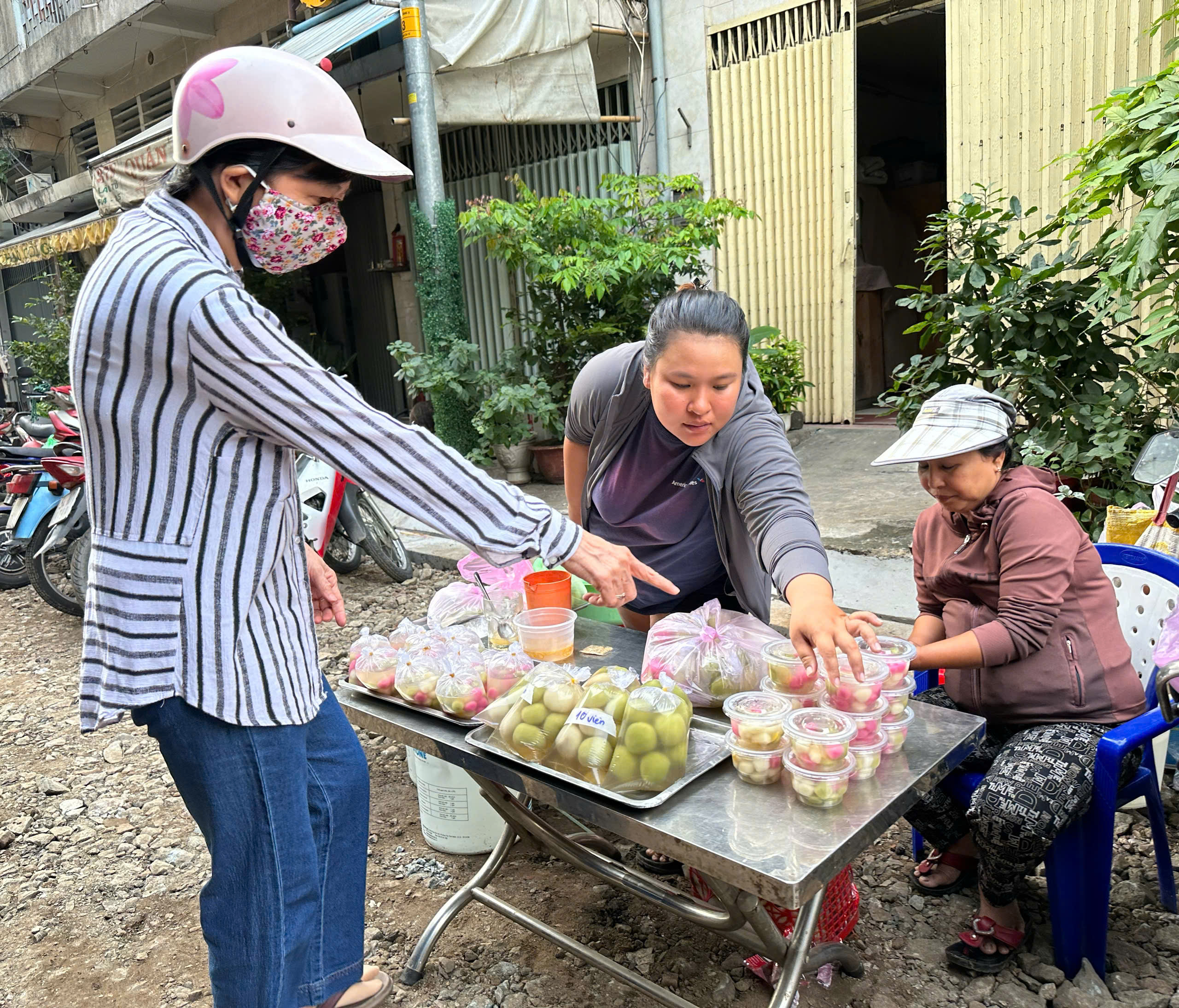 Vì sao sáng nay nhiều người đổi nghề... bán chè trôi nước ở Chợ Lớn, khách vây kín?- Ảnh 5.