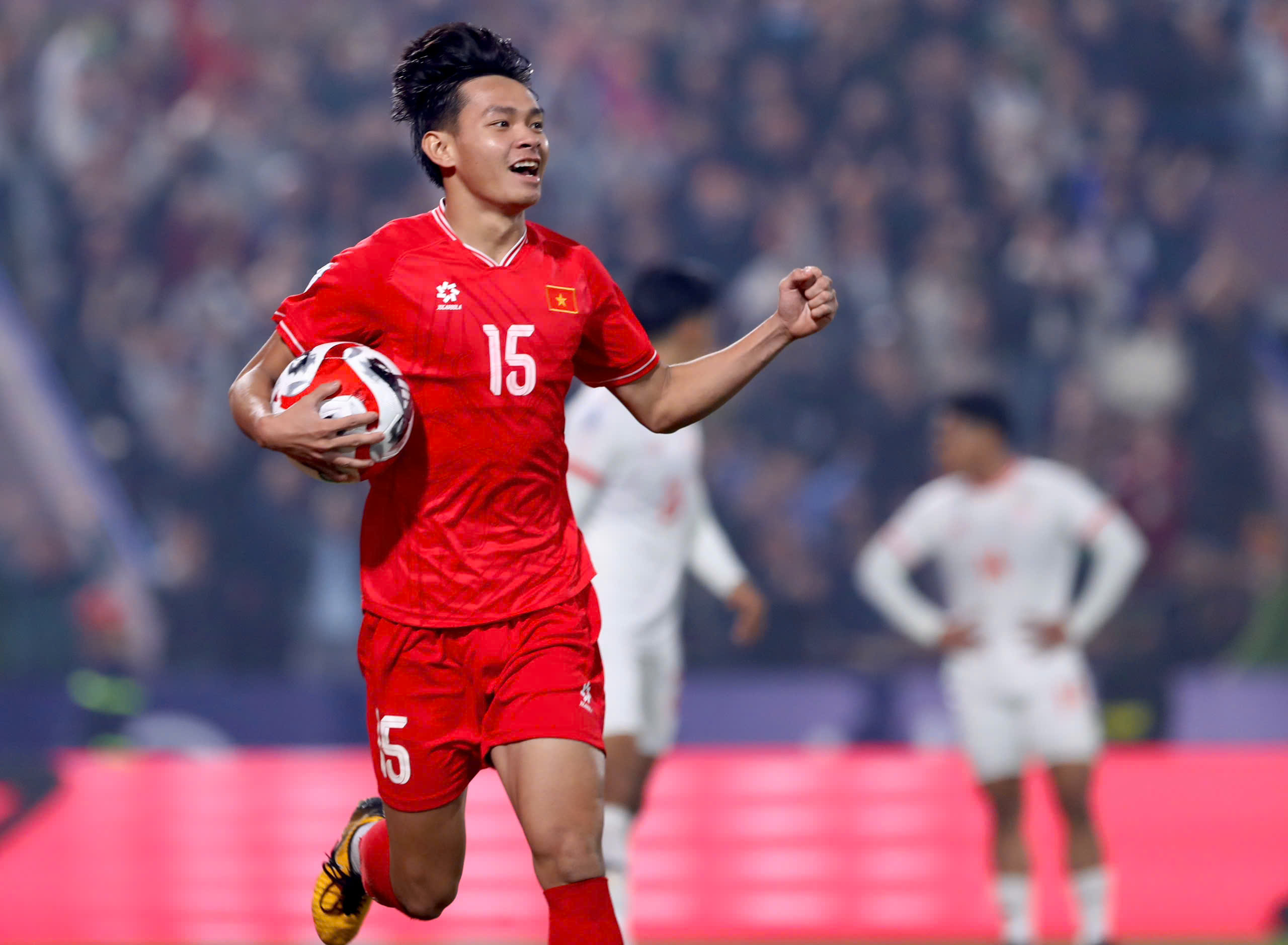 U.23 ویتنام کی تازہ ترین فہرست: Bui Vi Hao کی واپسی، ایک کھلاڑی 1.95 میٹر لمبا ہے - تصویر 3۔ Danh sách U.23 Việt Nam mới nhất: Bùi Vĩ Hào trở lại, có cầu thủ cao 1,95 m- Ảnh 3.