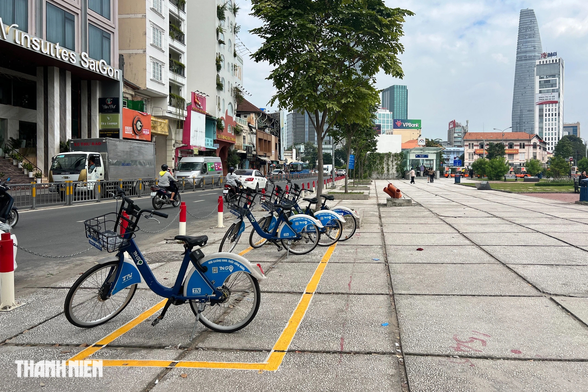 Metro số 1 ở TP.HCM chật kín chỗ trưa thứ hai: 'Muốn trải nghiệm trước khi quyết định'- Ảnh 11.