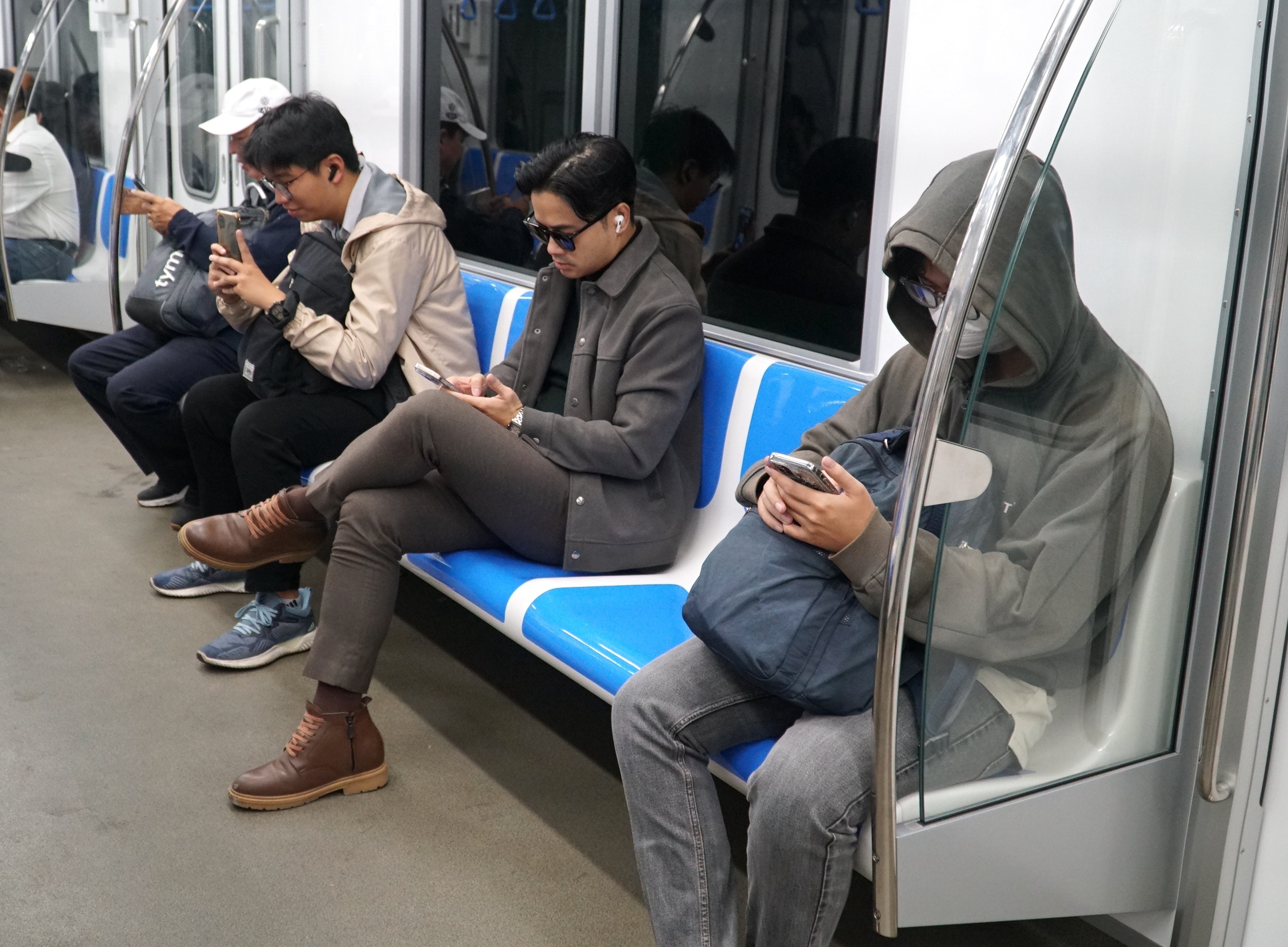 Sáng đầu tuần: Ngày đi làm, đi học đầu tiên bằng metro của người dân TP.HCM- Ảnh 4.