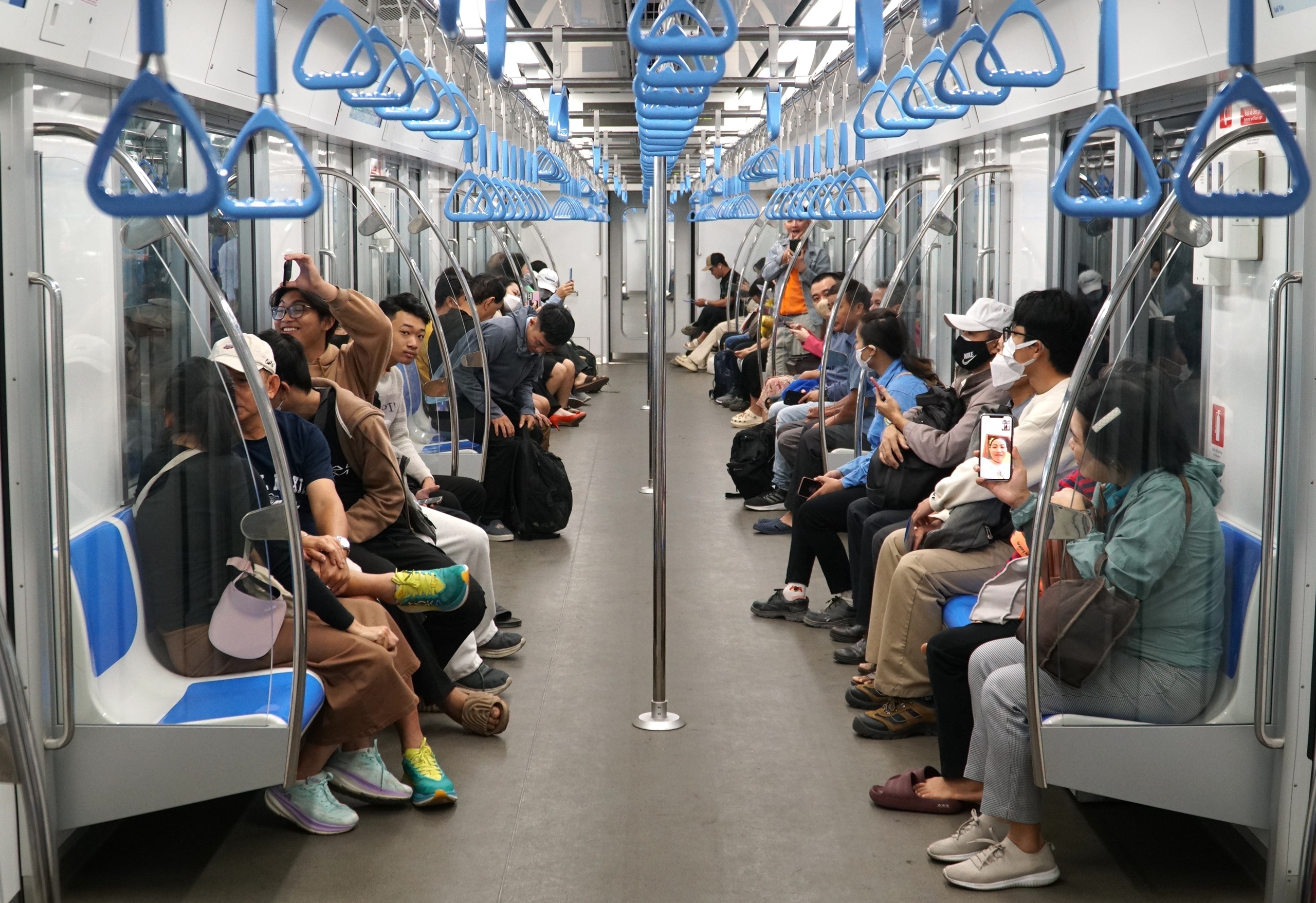 Sáng đầu tuần: Ngày đi làm, đi học đầu tiên bằng metro của người dân TP.HCM- Ảnh 3.