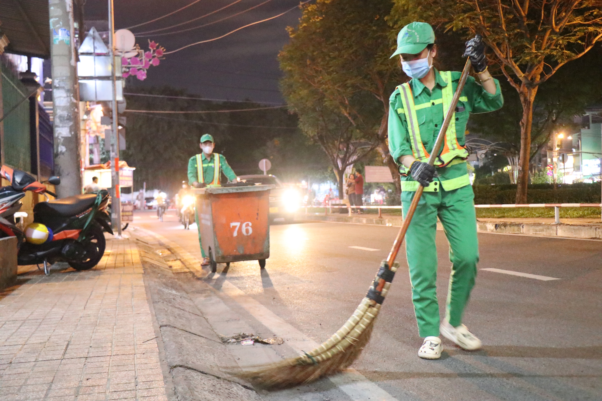 Ngành vệ sinh môi trường ra quân giữ gìn TP.HCM sạch đẹp dịp Tết Nguyên đán- Ảnh 3.