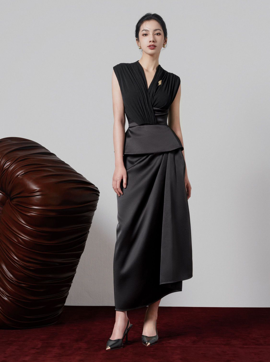 5 klasických dlouhých šatů na Vánoce a zvláštní příležitosti - Foto 3. 5 chiếc váy dài cổ điển dành cho Giáng sinh và dịp đặc biệt- Ảnh 3.