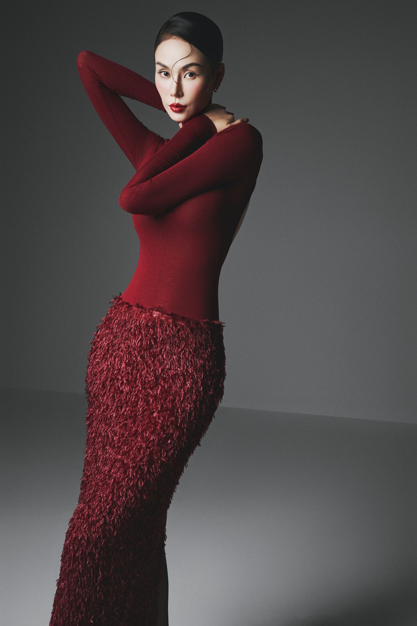 5 klasických dlouhých šatů na Vánoce a zvláštní příležitosti - Foto 5. 5 chiếc váy dài cổ điển dành cho Giáng sinh và dịp đặc biệt- Ảnh 5.