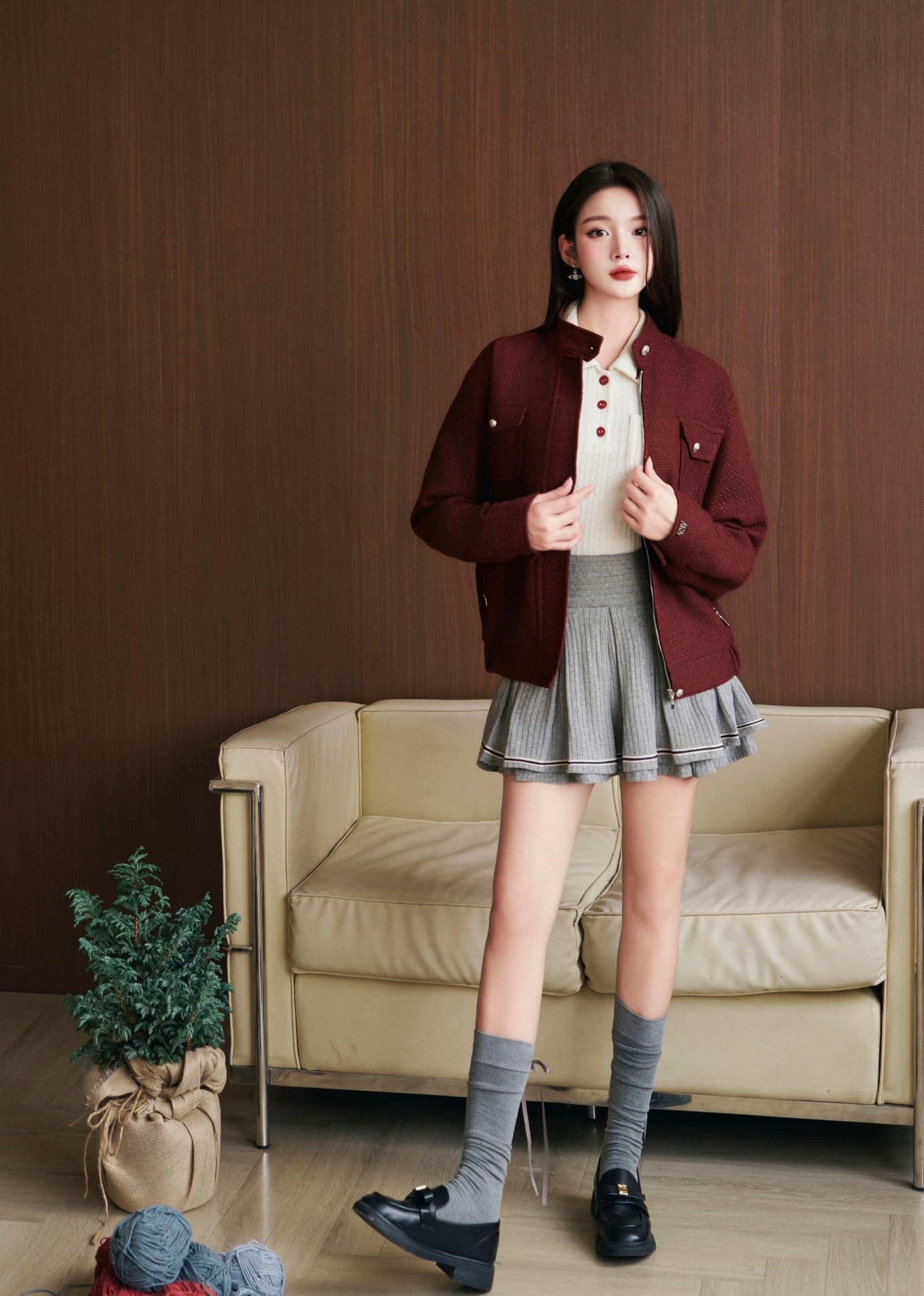 Giáng sinh về, nàng đã sẵn sàng để tỏa sáng với sắc đỏ quyến rũ?- Ảnh 3. Giáng sinh về, nàng đã sẵn sàng để tỏa sáng với sắc đỏ quyến rũ?- Ảnh 3.