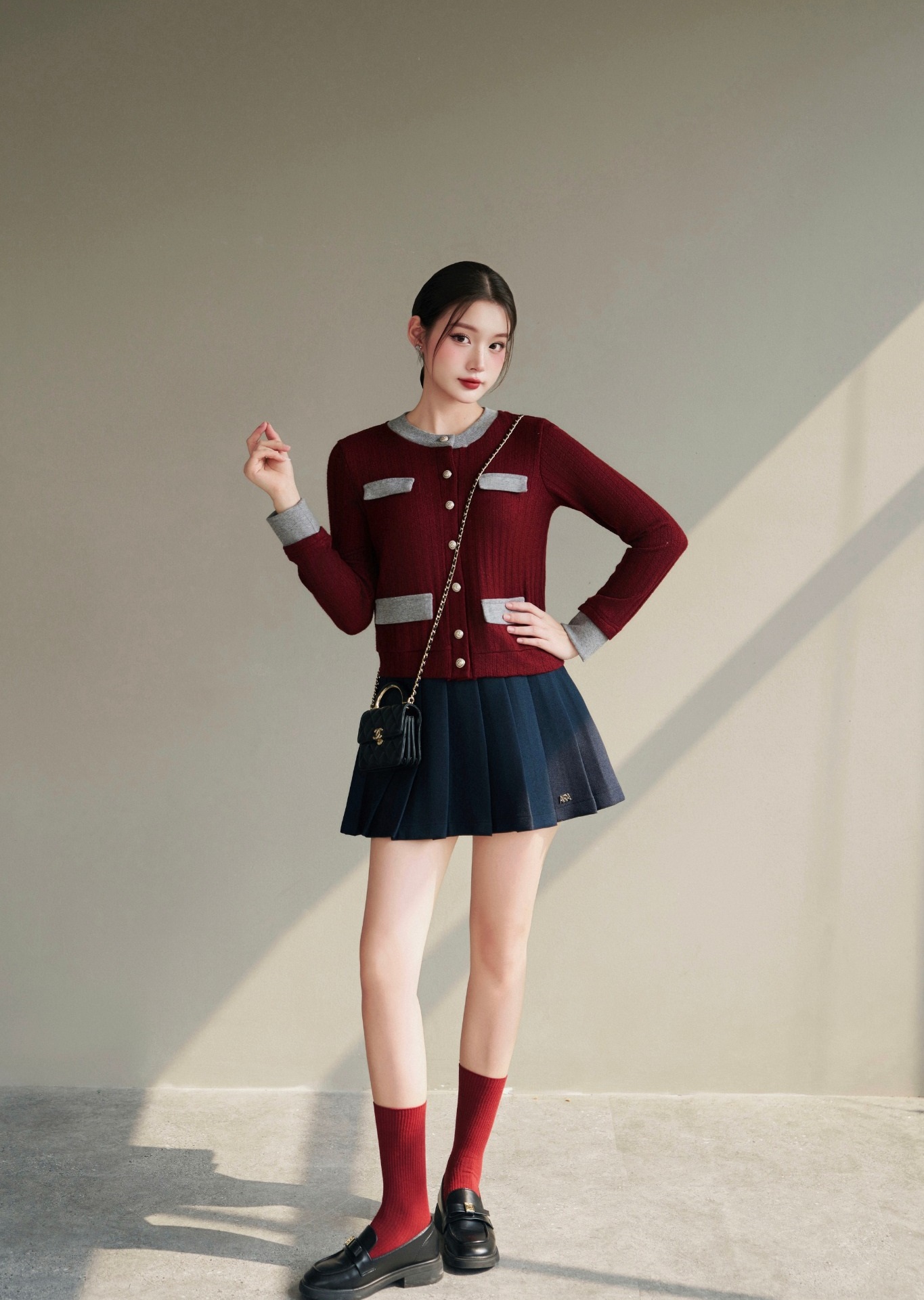 Giáng sinh về, nàng đã sẵn sàng để tỏa sáng với sắc đỏ quyến rũ?- Ảnh 7. Giáng sinh về, nàng đã sẵn sàng để tỏa sáng với sắc đỏ quyến rũ?- Ảnh 7.