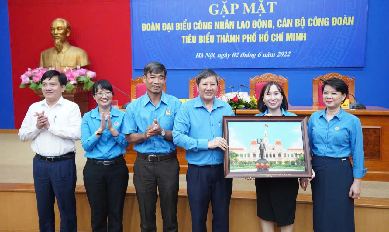 Việc làm xanh: Bàn tay giữ gìn mạch sống đô thị- Ảnh 2.