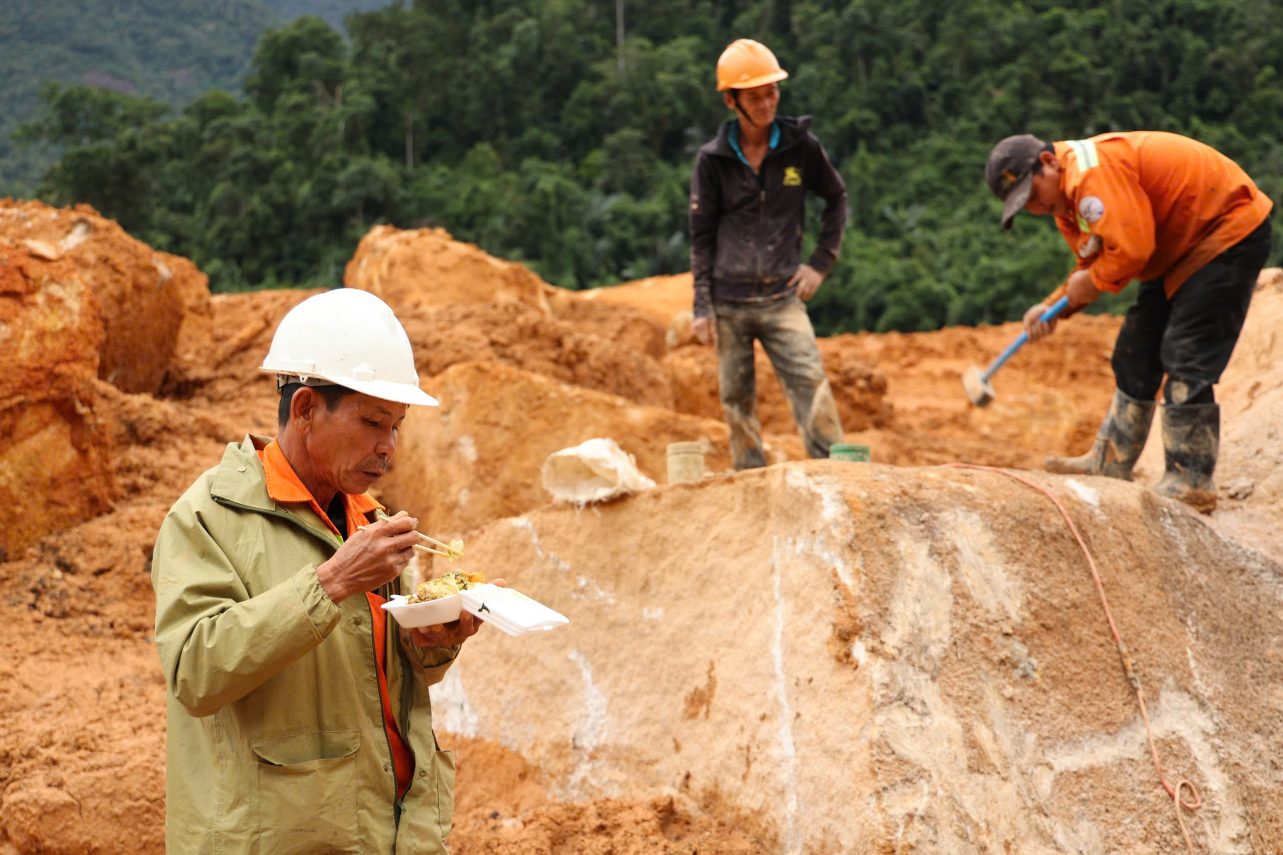 Cận cảnh đèo Khánh Lê ngày thông xe toàn bộ 2 làn- Ảnh 3.