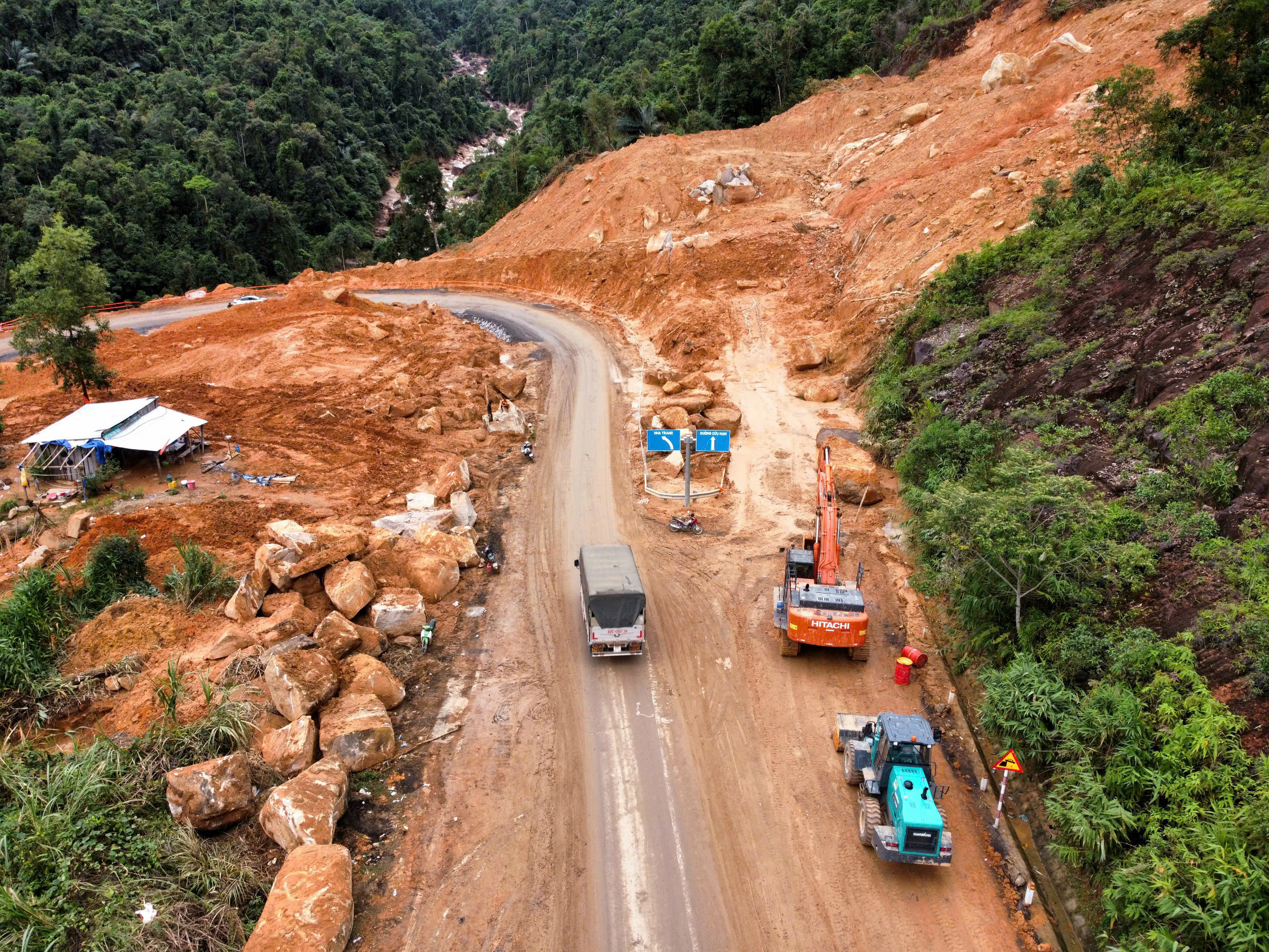 Cận cảnh đèo Khánh Lê ngày thông xe toàn bộ 2 làn- Ảnh 6.