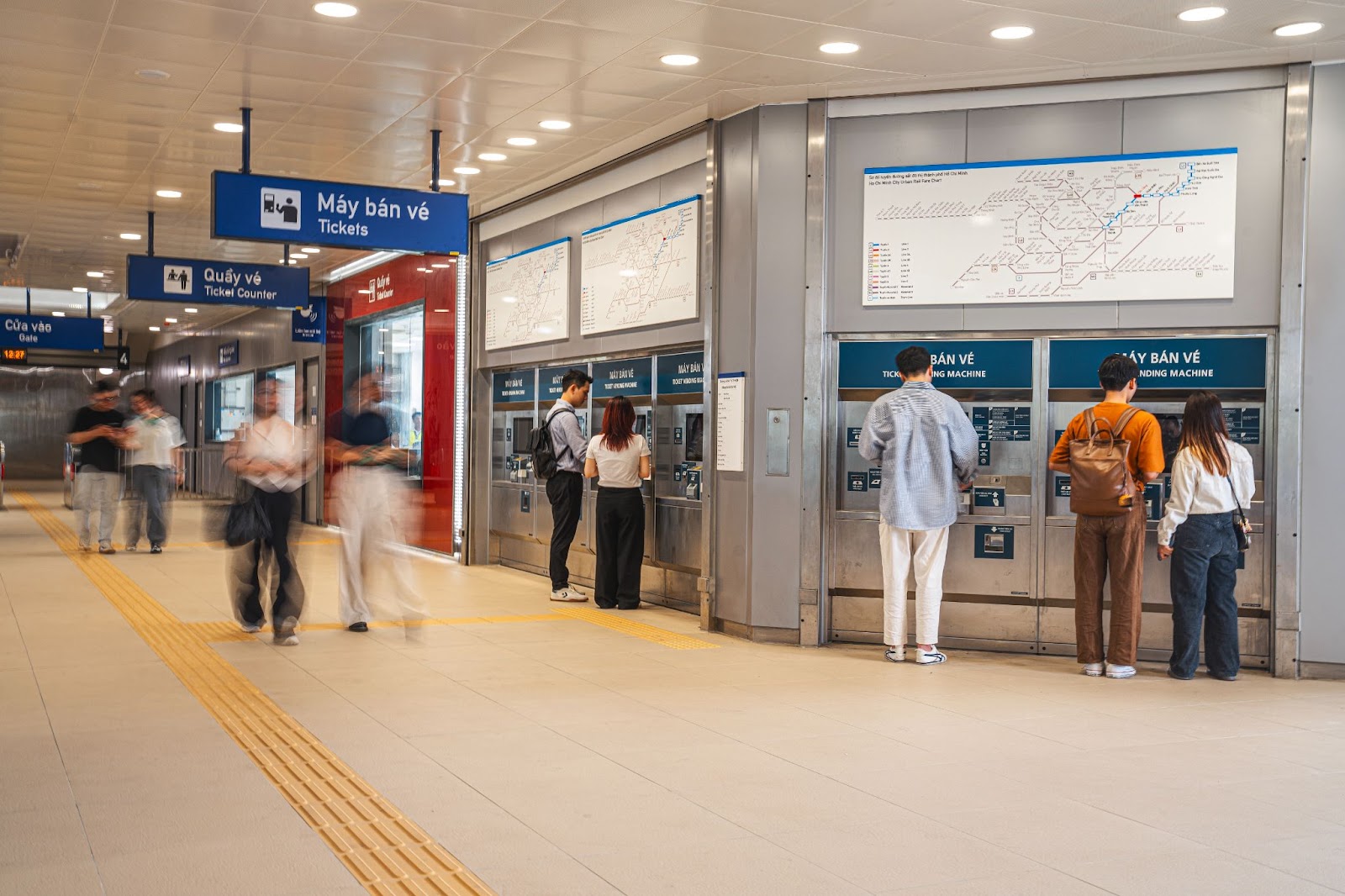 Giới trẻ TP.HCM kết hợp xe công nghệ và metro để nhanh chóng, tiết kiệm- Ảnh 4.