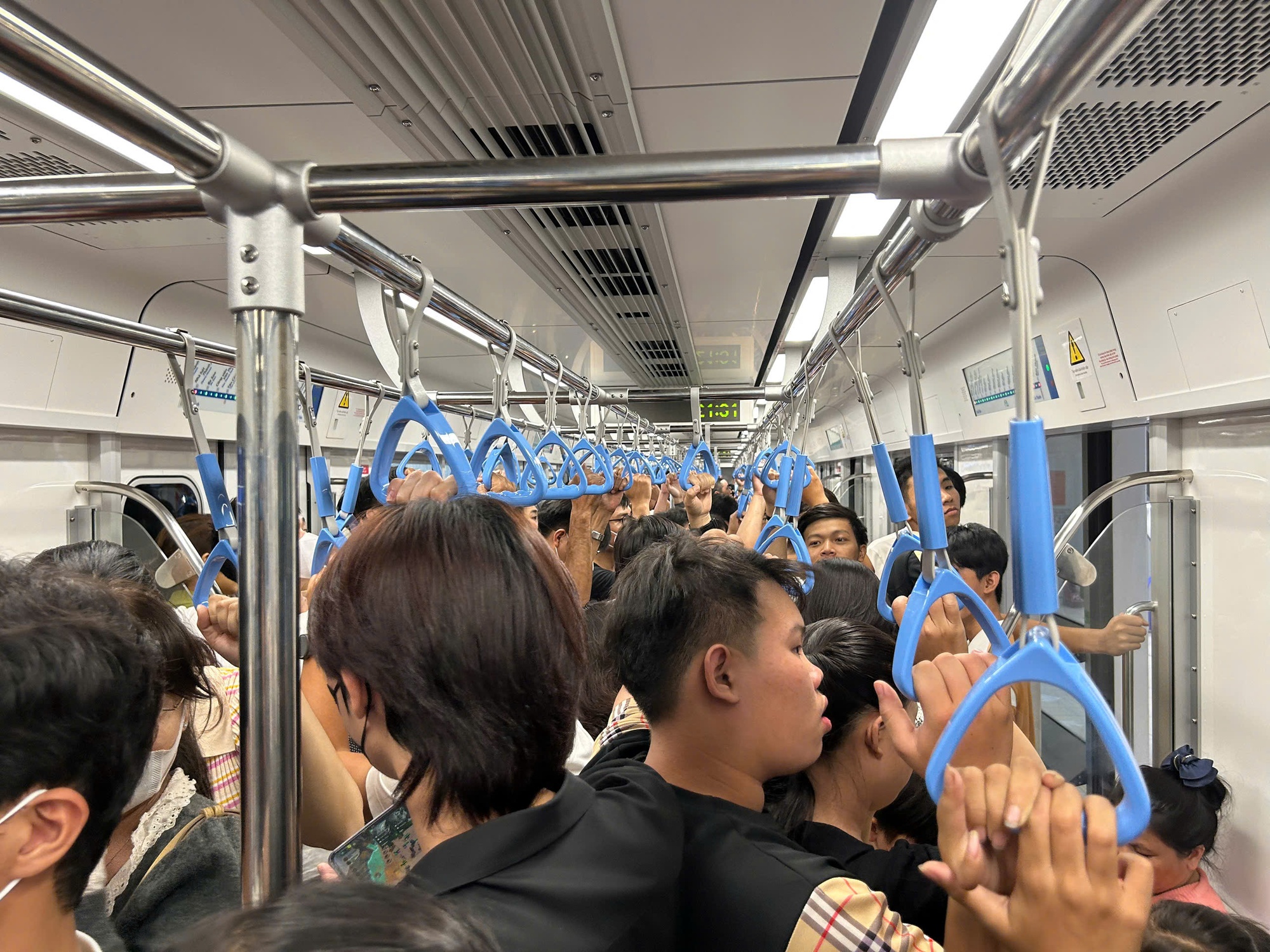 Chuyến metro cuối ngày có vắng khách như nhiều người kháo nhau?- Ảnh 4.