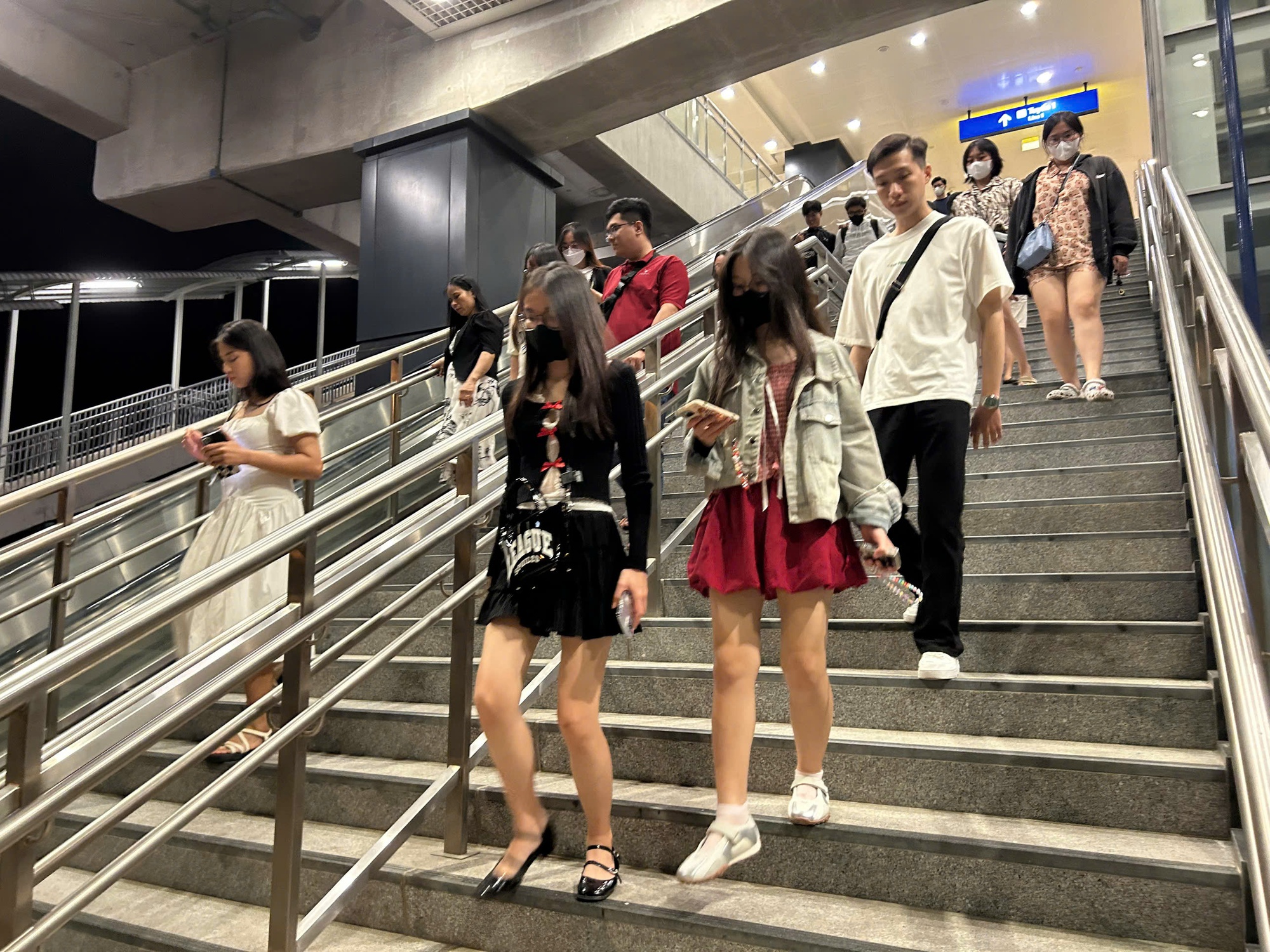 Chuyến metro cuối ngày có vắng khách như nhiều người kháo nhau?- Ảnh 6.