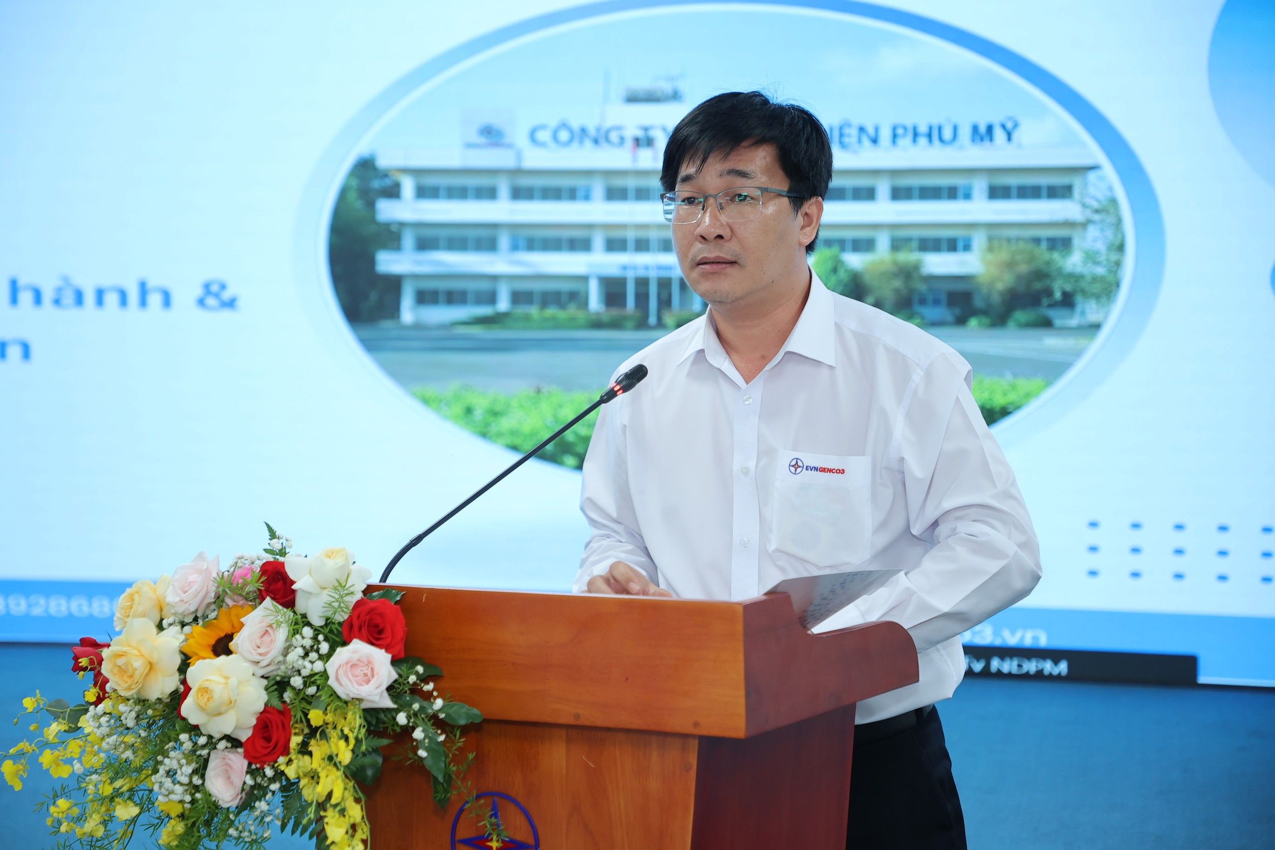 Các đơn vị báo cáo tham luận, chia sẻ các giải pháp trong sản xuất điện hiệu quả Các đơn vị báo cáo tham luận, chia sẻ các giải pháp trong sản xuất điện hiệu quả