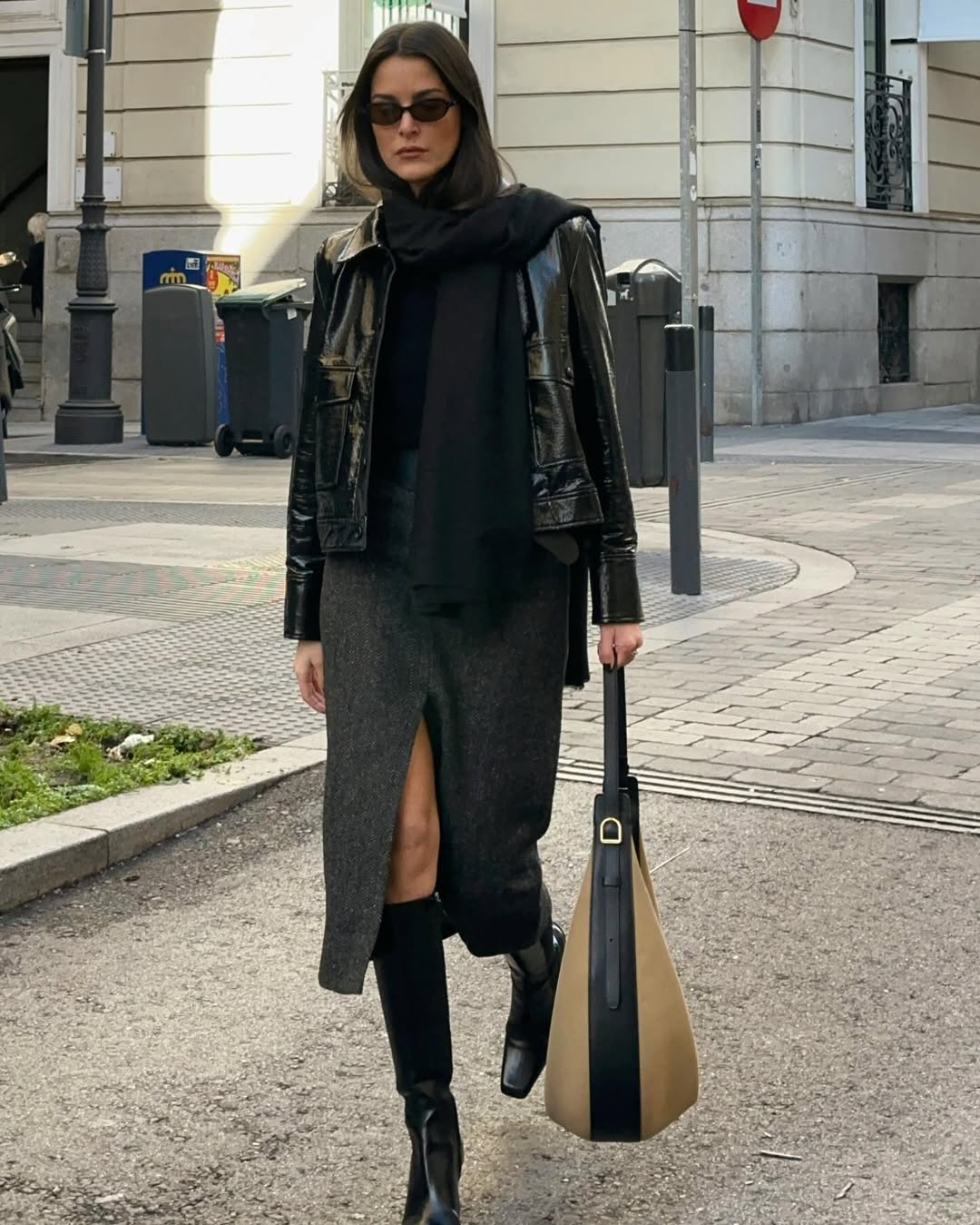 Hosszú ruha és csizma, egy pár, amit nem lehet elmulasztani az év végi hideg napokon - 3. kép. Váy dài và bốt, cặp đôi không thể bỏ lỡ trong ngày lạnh cuối năm- Ảnh 3.