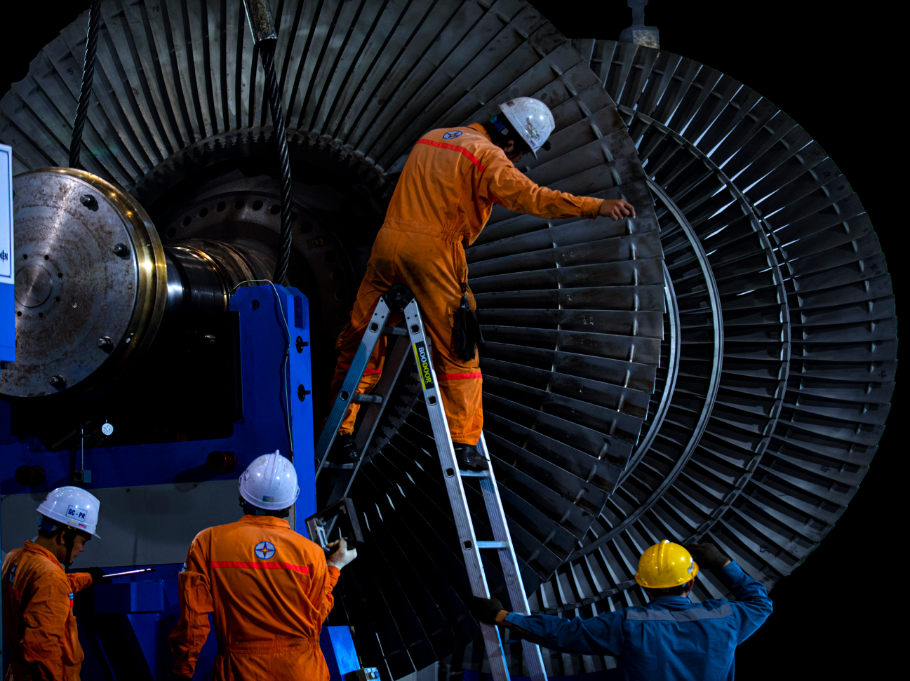 Công ty Nhiệt điện Vĩnh Tân hoàn thành sớm kế hoạch sản lượng điện năm 2024- Ảnh 1. Công tác sửa chữa, bảo dưỡng tại Nhà máy Nhiệt điện Vĩnh Tân 2
