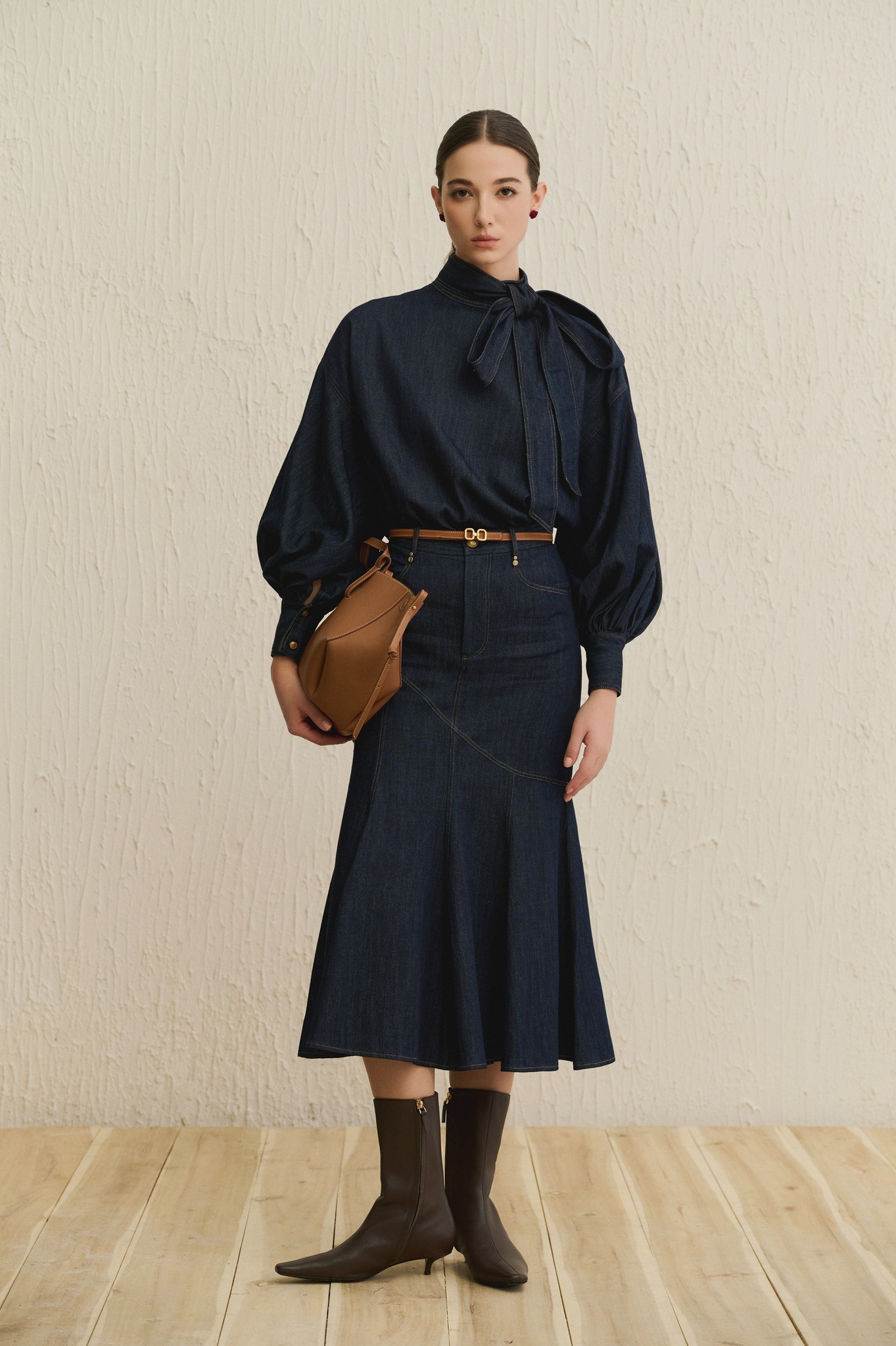 Hosszú ruha és csizma, egy pár, amit nem lehet elmulasztani az év végi hideg napokon - 7. kép. Váy dài và bốt, cặp đôi không thể bỏ lỡ trong ngày lạnh cuối năm- Ảnh 7.