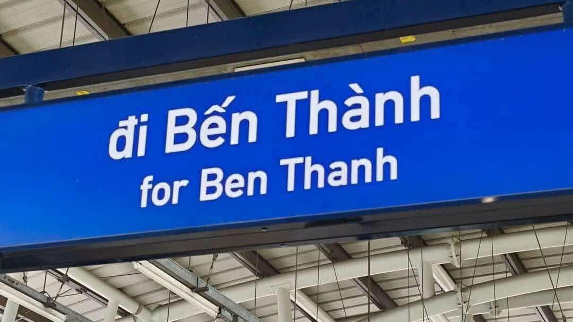 Điểm lại các tranh cãi về biển chỉ dẫn: Trước 'for Ben Thanh' ở metro, có nhiều vụ còn 'rối' hơn?- Ảnh 1.