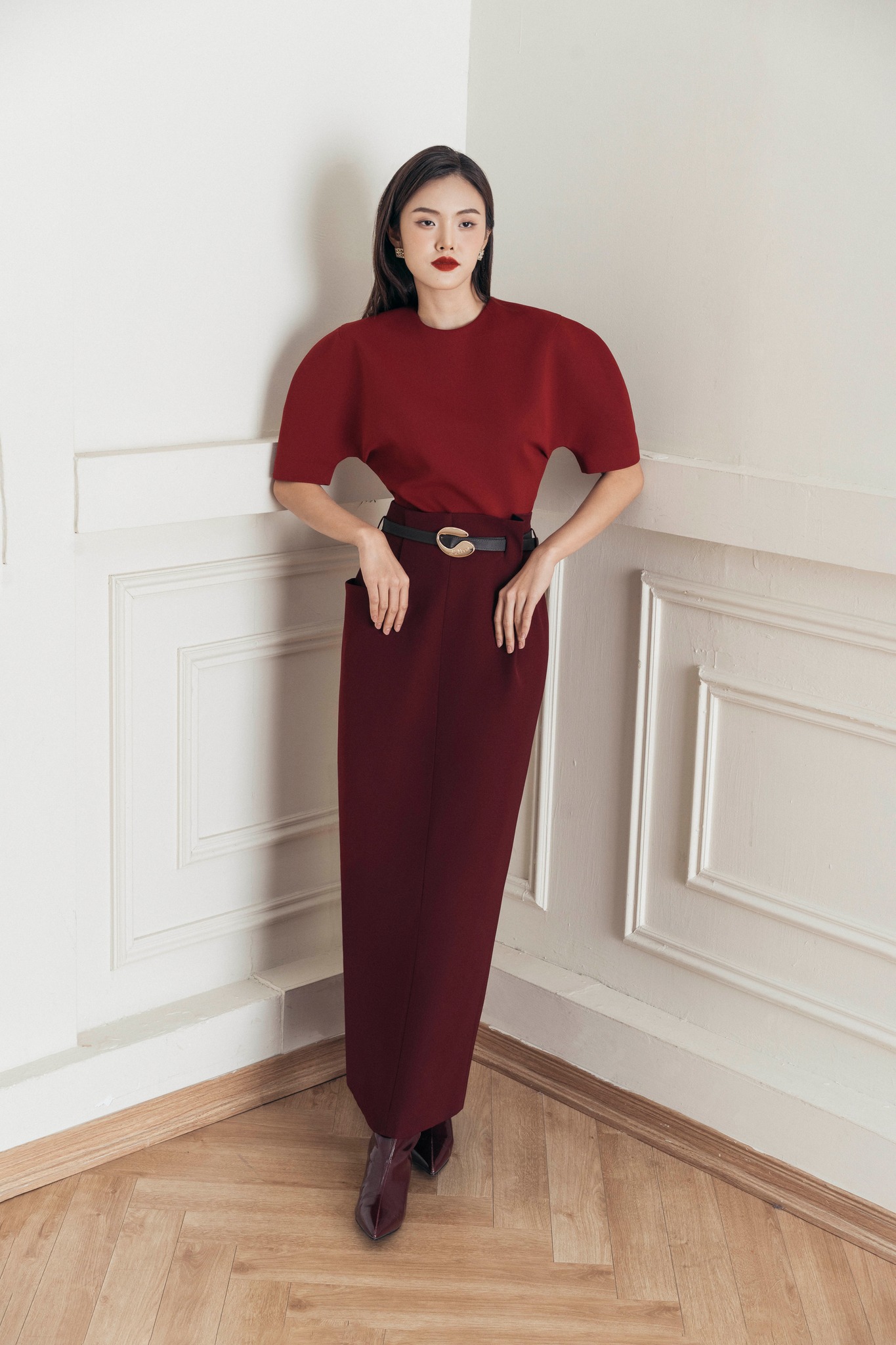 Hosszú ruha és csizma, egy pár, amit nem lehet elmulasztani az év végi hideg napokon - 5. kép. Váy dài và bốt, cặp đôi không thể bỏ lỡ trong ngày lạnh cuối năm- Ảnh 5.