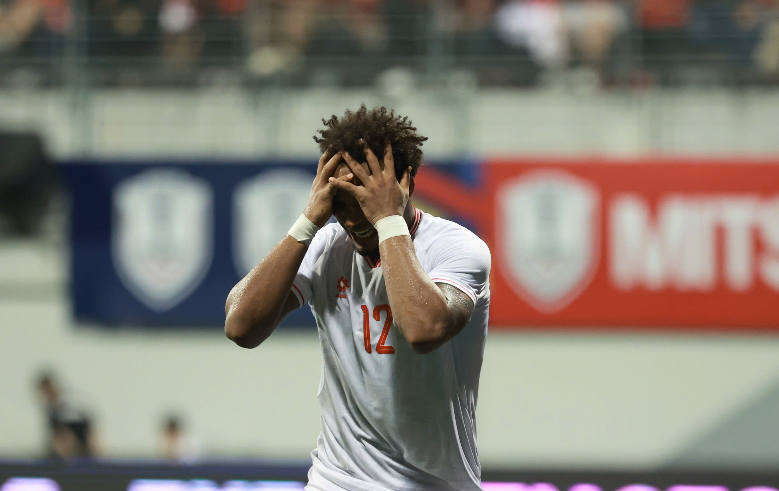 Duy Manh patted Xuan Son because his goal was stripped, his desire to win the AFF Cup again - Photo 2.