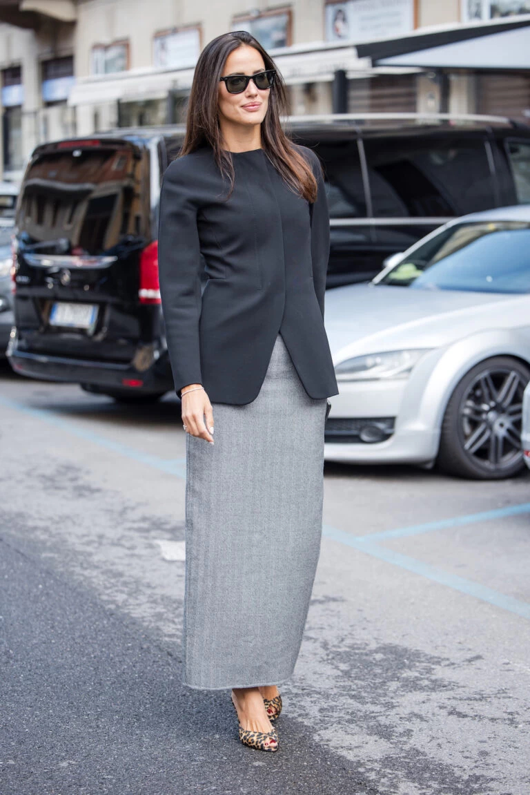 Elegant long skirts on the street in winter - Photo 4. Chân váy dài thanh lịch xuống phố vào những ngày đông- Ảnh 4.