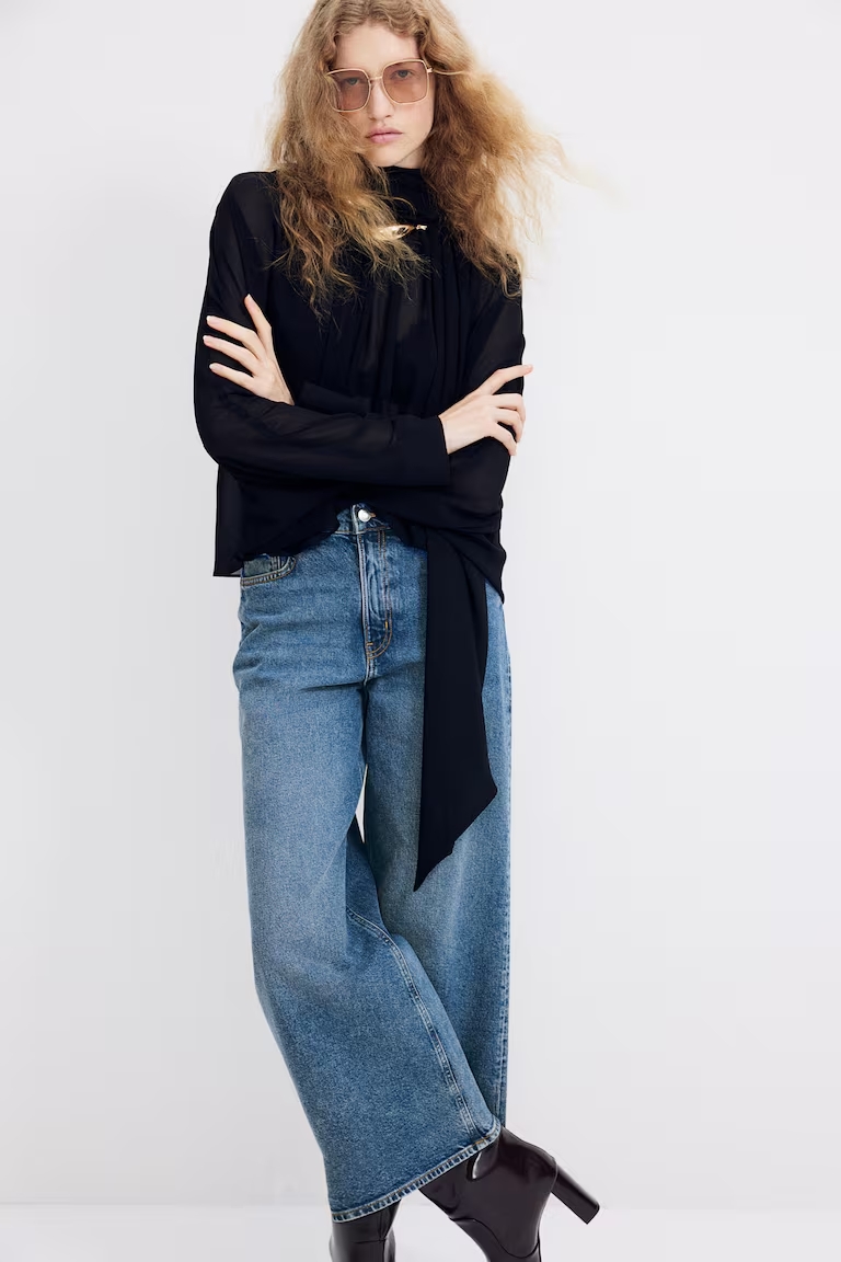 „Měřím jen 1,55 m a tohle jsou džíny, které mi pomáhají prodloužit postavu.“ - Foto 6. 'Tôi chỉ cao 1,55 m và đây là chiếc quần jeans giúp tôi kéo dài vóc dáng'- Ảnh 6.