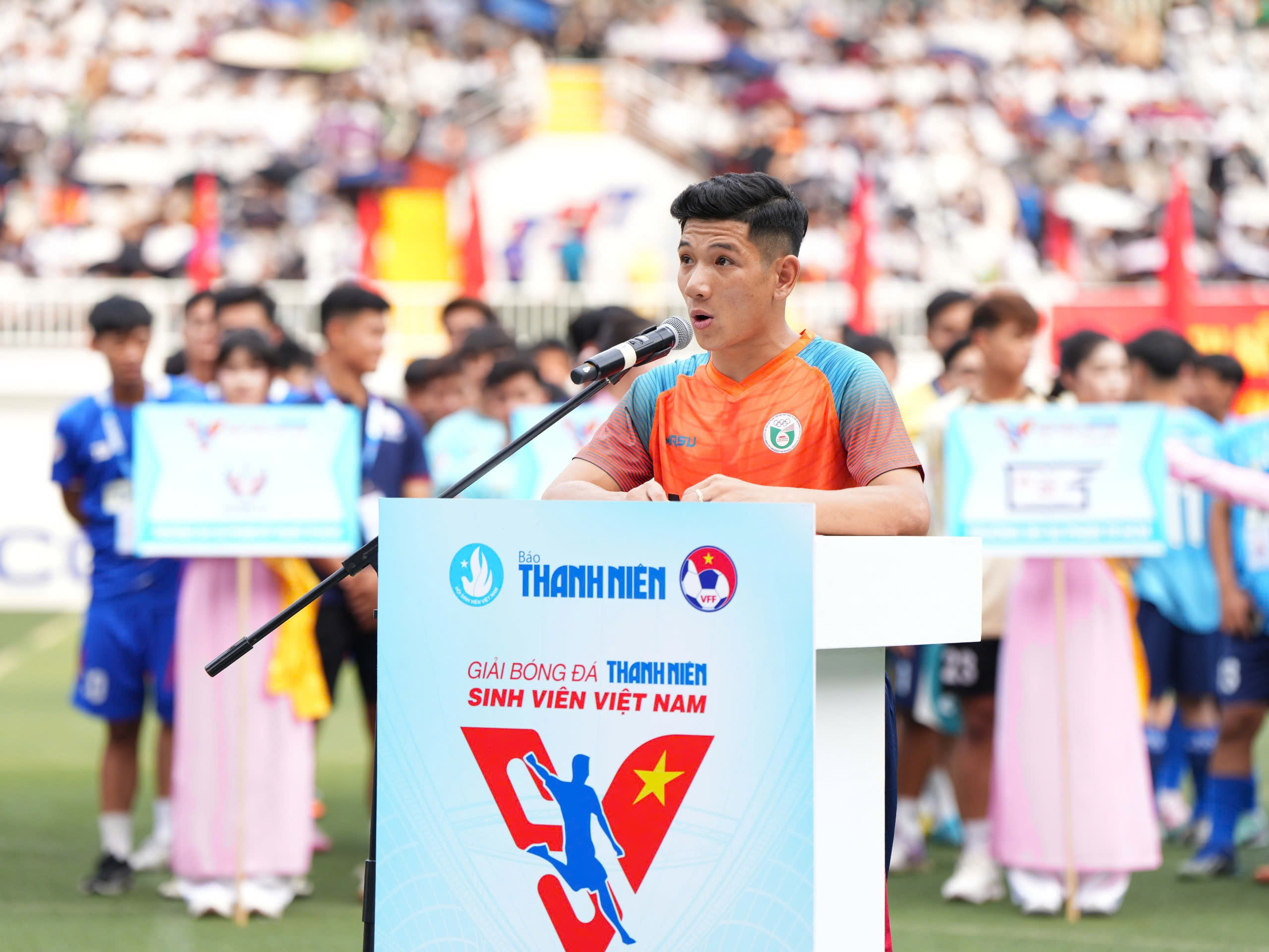 Exciting opening day of the qualifying round of the 2025 Vietnamese Youth Football Tournament - Photo 12.