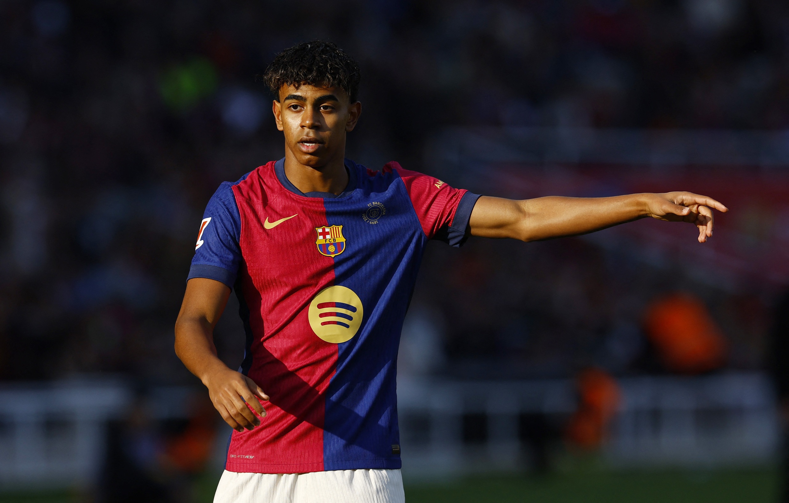 Barcelona bất ngờ dùng ảnh Yamal để… cảnh báo Real Madrid: Ngôi đầu La Liga  cực nóng
