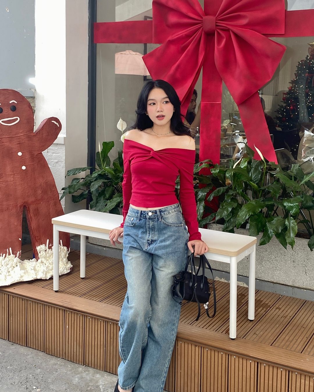 תחפושות אדומות הן  Trang phục màu đỏ là 'tâm điểm' nổi bật trong mùa lễ hội- Ảnh 4.