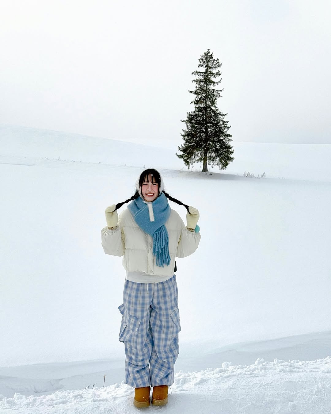 Láska na první pohled s kostkovaným vzorem v posledních zimních dnech - Foto 1. Yêu từ cái nhìn đầu tiên với họa tiết ca rô trong những ngày cuối đông- Ảnh 1.