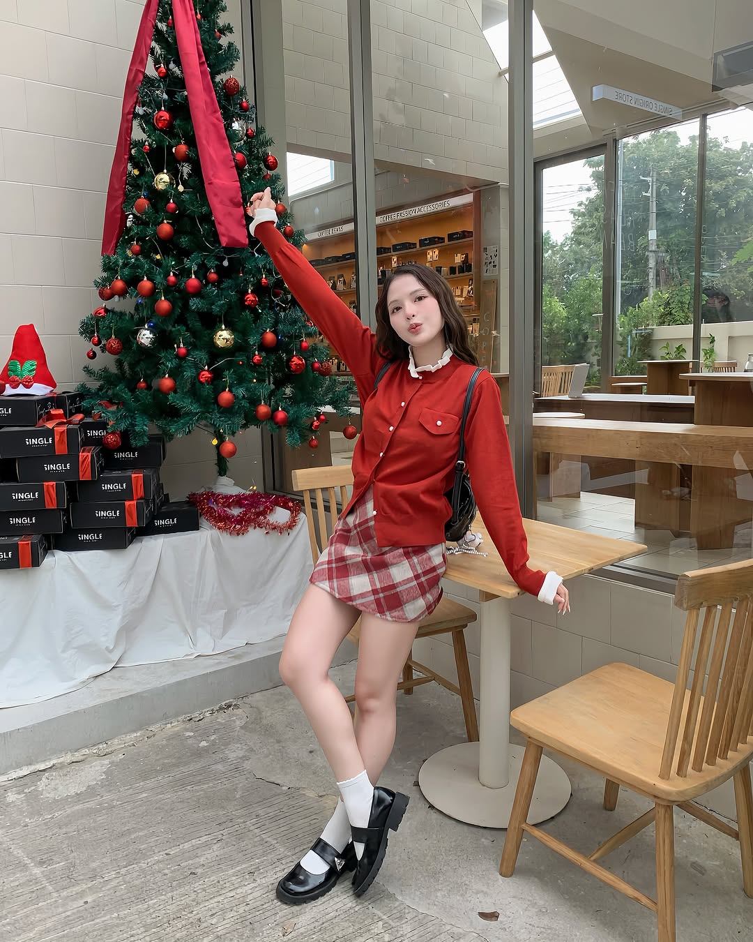 Láska na první pohled s kostkovaným vzorem v posledních zimních dnech - Foto 3. Yêu từ cái nhìn đầu tiên với họa tiết ca rô trong những ngày cuối đông- Ảnh 3.