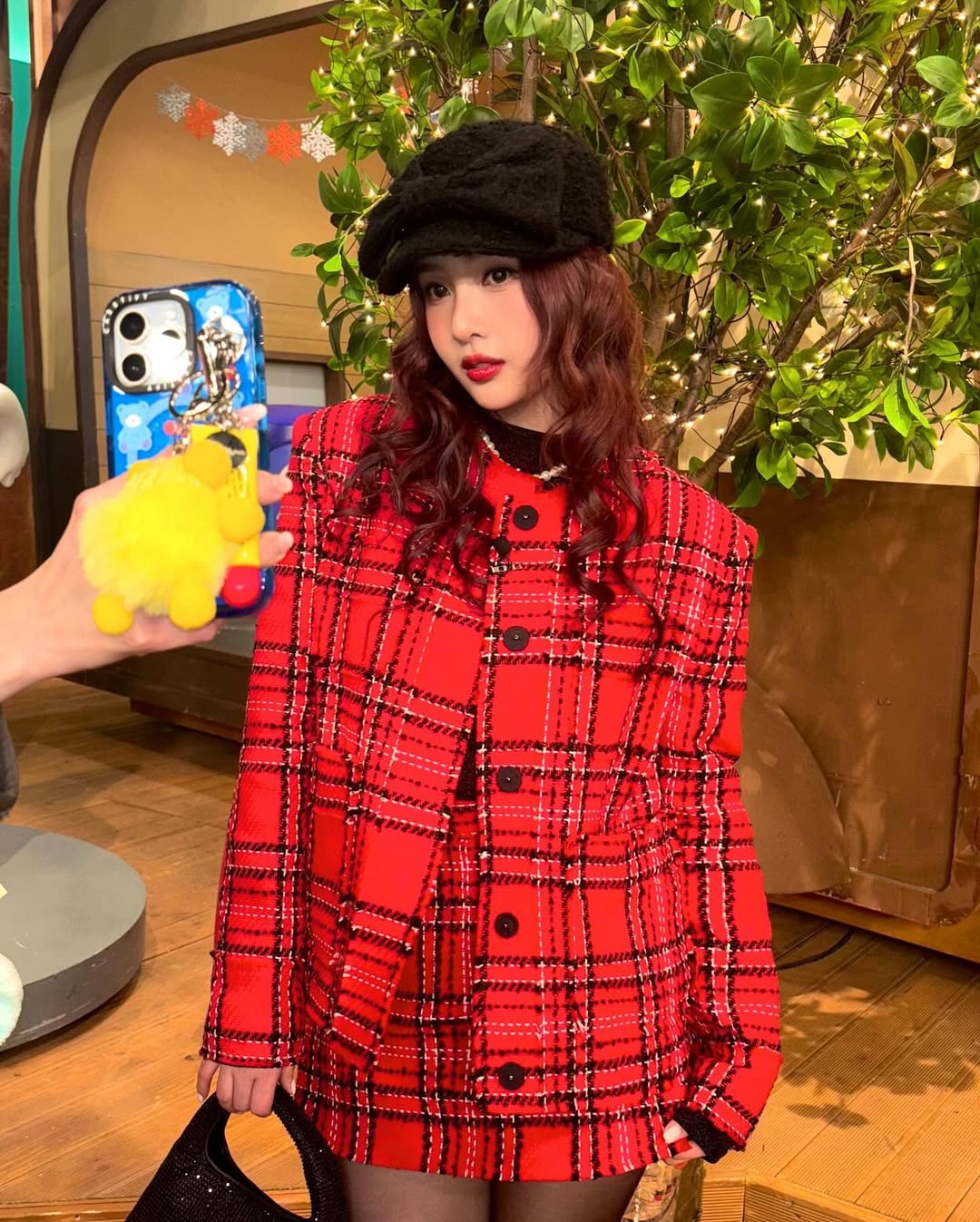 Láska na první pohled s kostkovanými vzory v posledních zimních dnech - Foto 6. Yêu từ cái nhìn đầu tiên với họa tiết ca rô trong những ngày cuối đông- Ảnh 6.