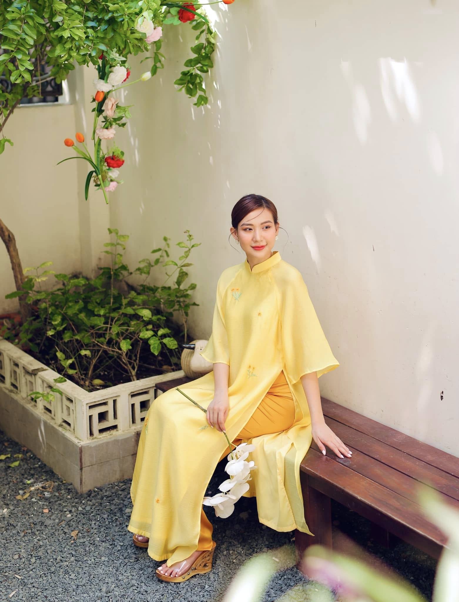 Návrhy na nošení ao dai na Tet v mnoha stylech, které chce vidět každý - Foto 5. Gợi ý diện áo dài tết đa phong cách, ai cũng muốn ngắm nhìn- Ảnh 5.