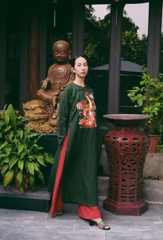 Návrhy na nošení ao dai na Tet v mnoha stylech, které chce vidět každý - Foto 8. Gợi ý diện áo dài tết đa phong cách, ai cũng muốn ngắm nhìn- Ảnh 8.