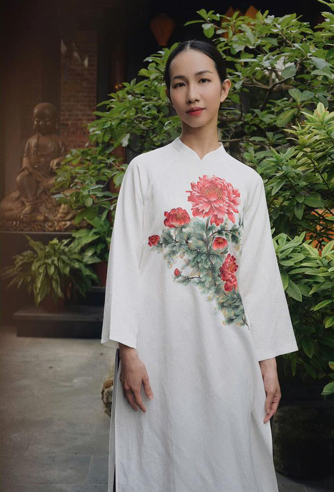 Tipy na nošení ao dai v mnoha stylech, které chce vidět každý - Foto 10. Gợi ý diện áo dài tết đa phong cách, ai cũng muốn ngắm nhìn- Ảnh 10.