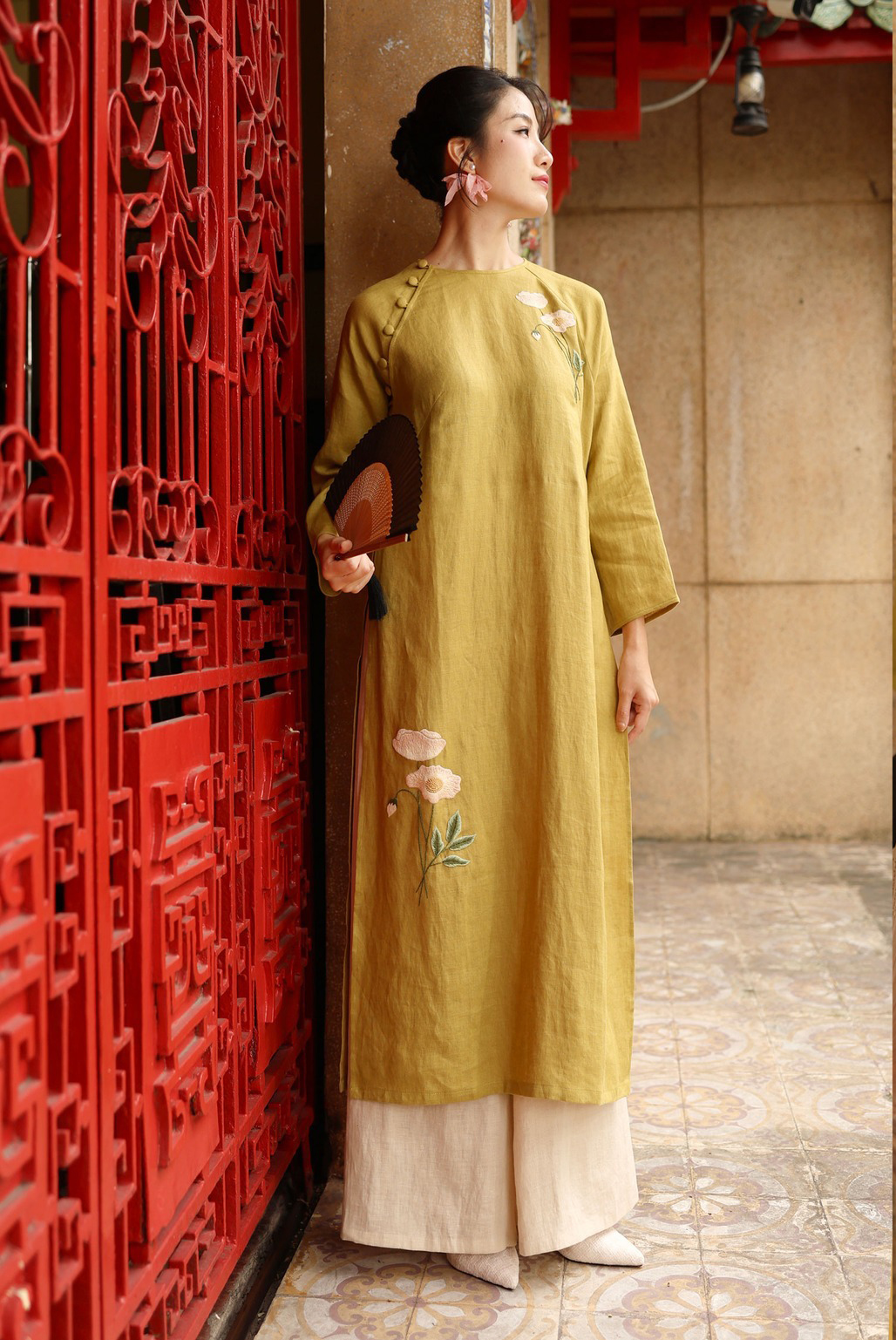 Návrhy na nošení ao dai na Tet v mnoha stylech, které chce vidět každý - Foto 7. Gợi ý diện áo dài tết đa phong cách, ai cũng muốn ngắm nhìn- Ảnh 7.