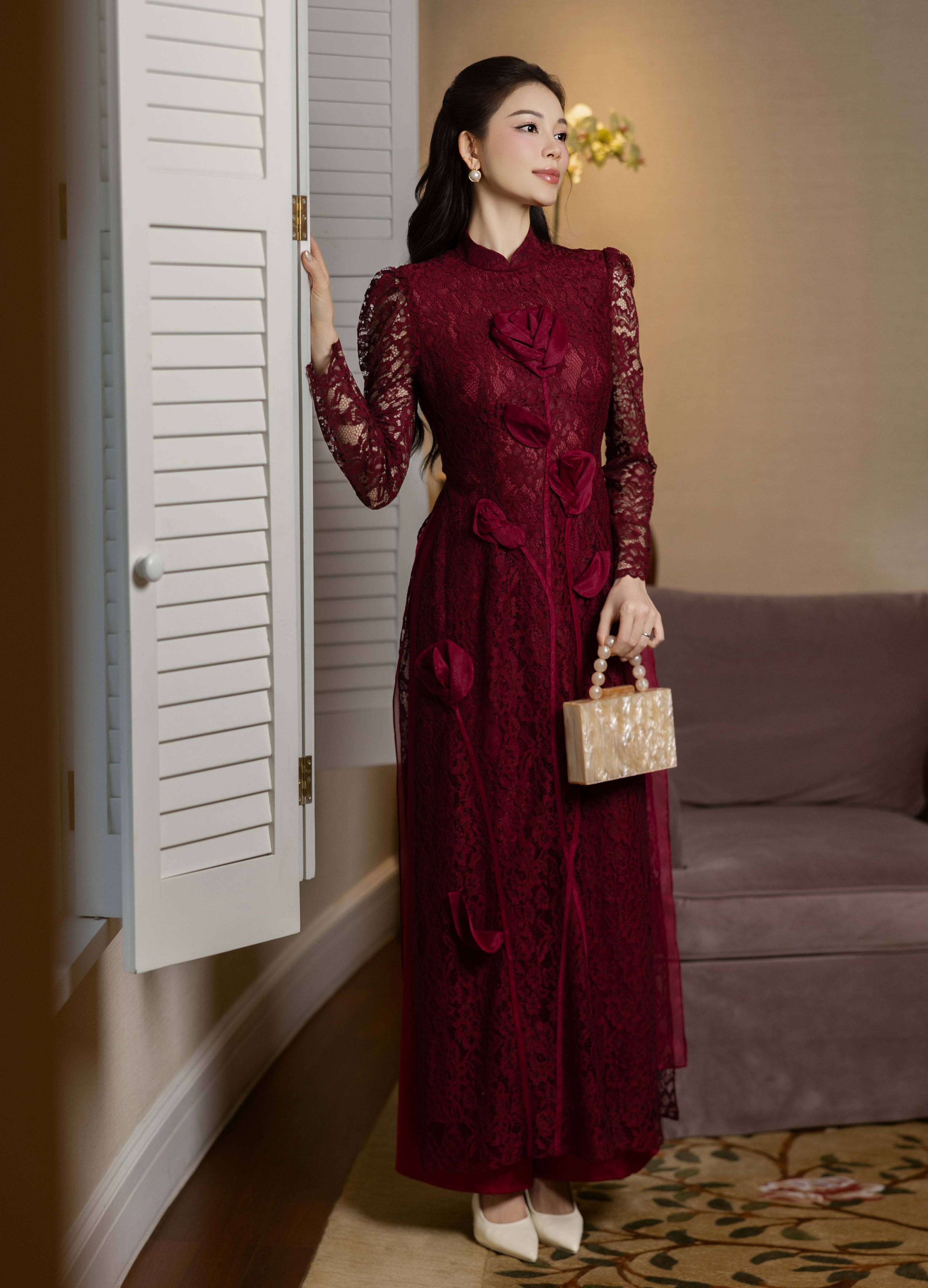 Sametové květinové ao dai a krajkové ao dai jsou vrcholem stylu Tet - Foto 5. Áo dài nhung hoa, áo dài ren là điểm nhấn cho phong cách mùa tết- Ảnh 5.