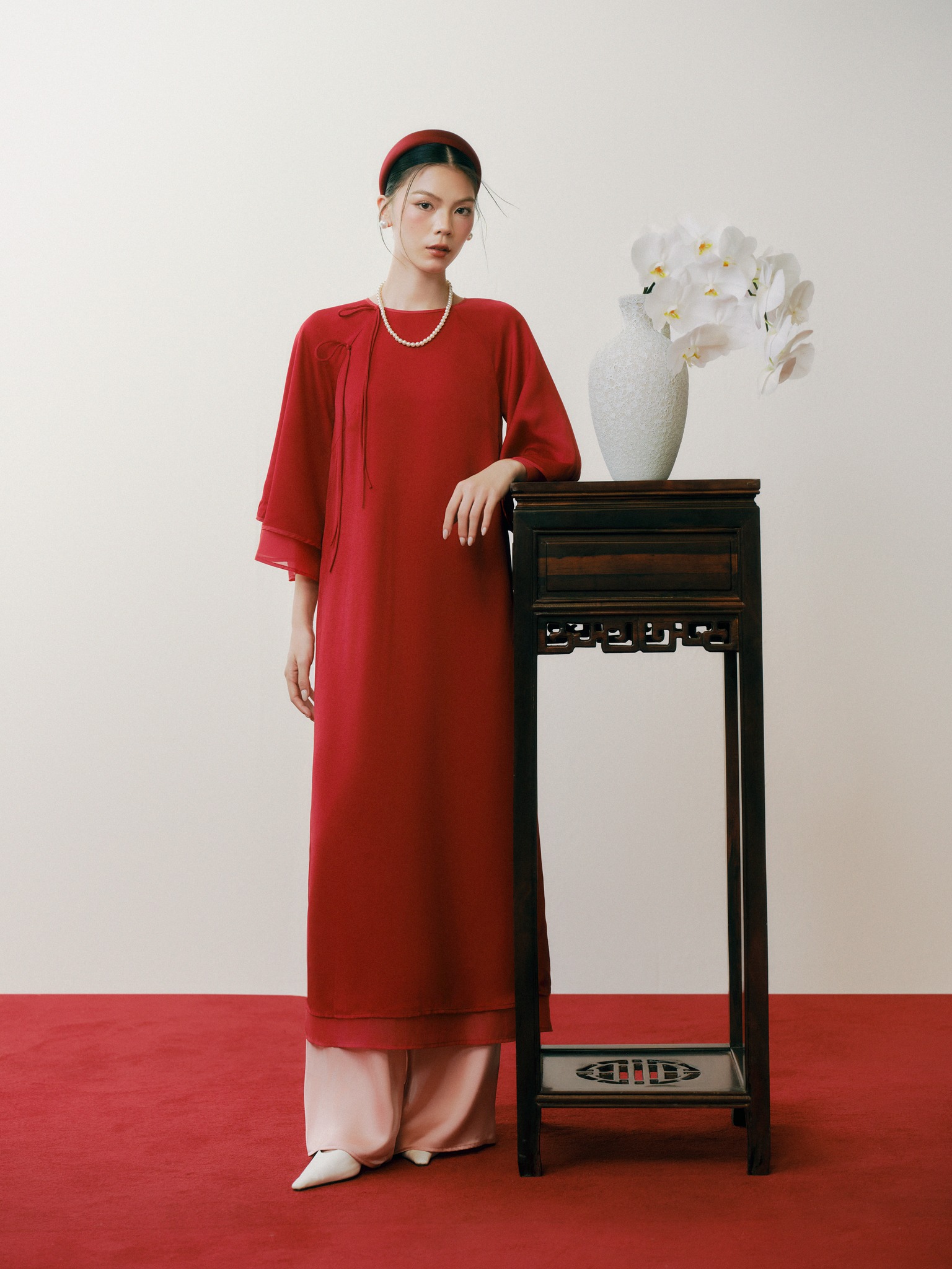 Návrhy na nošení ao dai na Tet v mnoha stylech, které chce vidět každý - Foto 6. Gợi ý diện áo dài tết đa phong cách, ai cũng muốn ngắm nhìn- Ảnh 6.