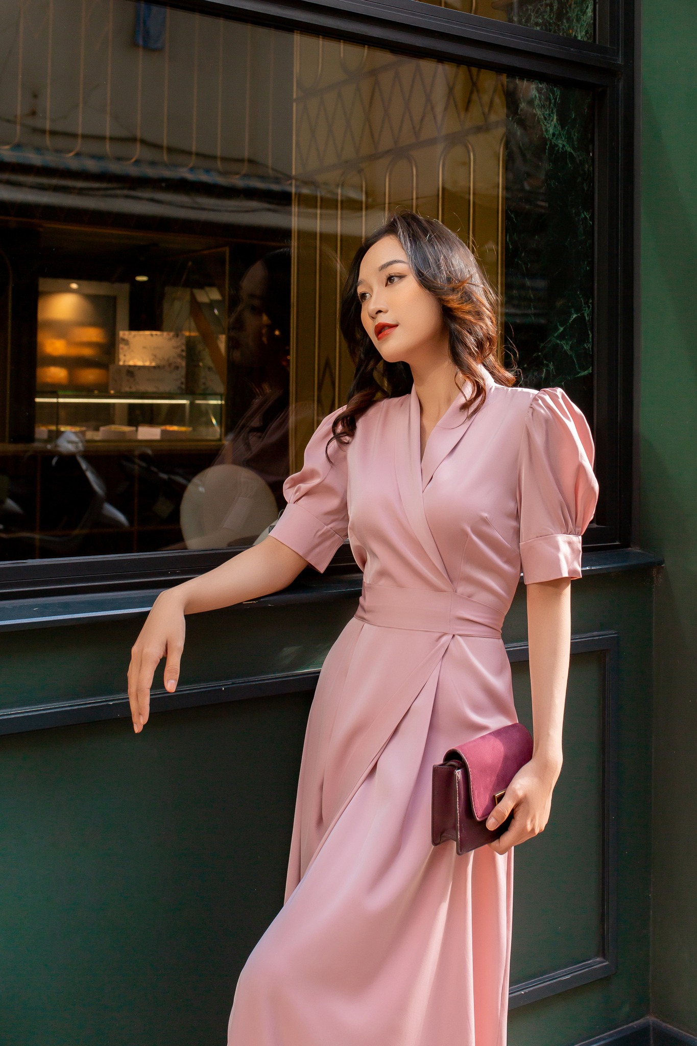 लंबी पोशाकें सर्दियों की सबसे खूबसूरत पोशाक हैं - फोटो 1. Váy dài là kiểu trang phục thanh lịch nhất ngày đông- Ảnh 1.