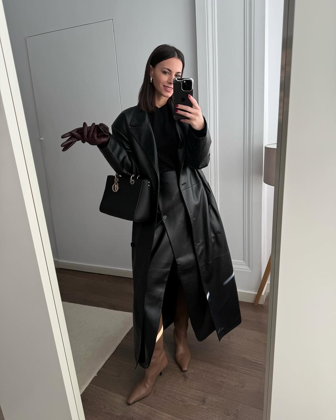 5 πιο πολυτελή χρώματα για μακρύ τρίχωμα που δεν πρέπει να χάσετε - Φωτογραφία 8. 5 gam màu áo khoác dài sang trọng nhất định bạn không nên bỏ lỡ- Ảnh 8.