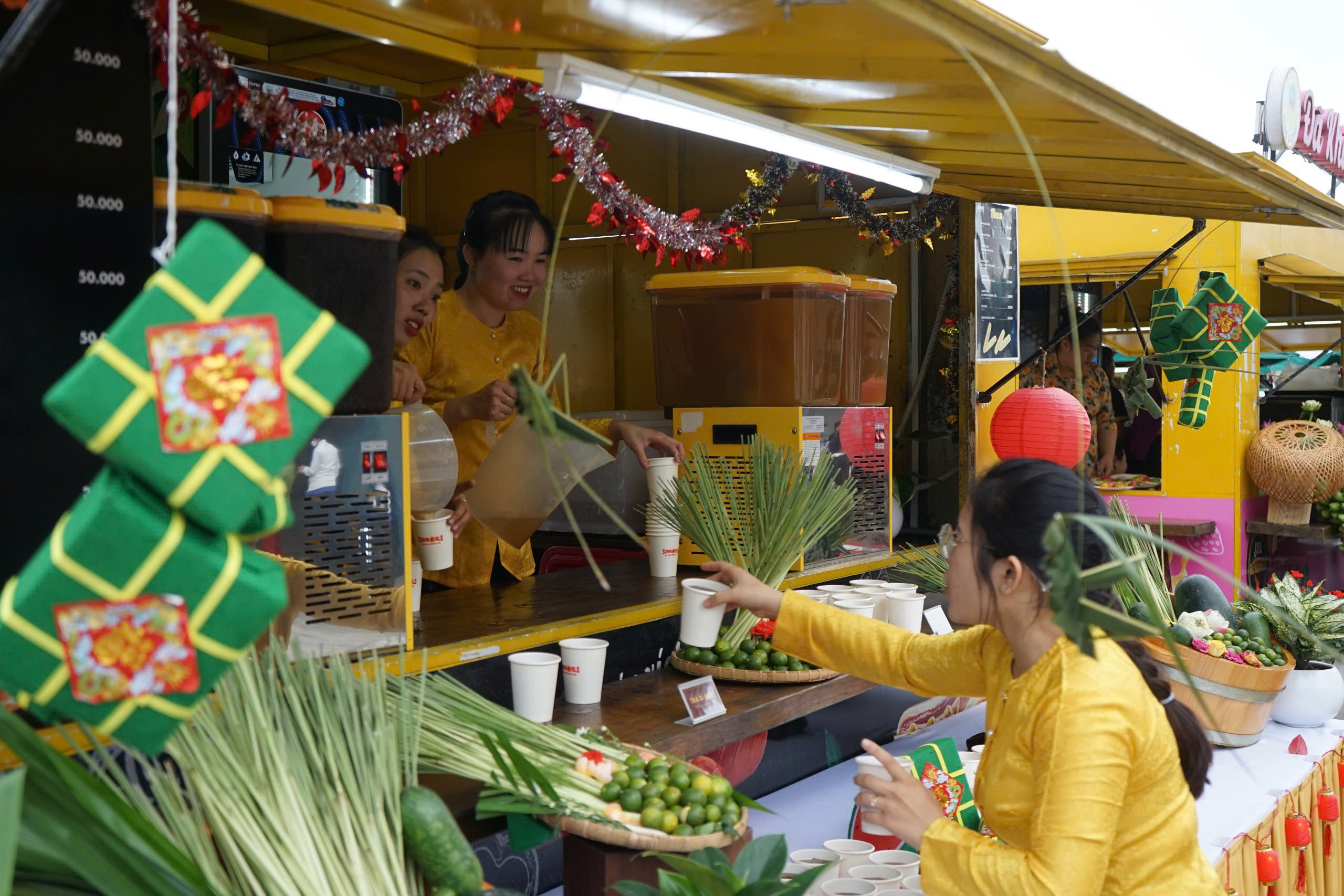 Phiên chợ lá trên núi Bà Đen có gì đặc biệt?- Ảnh 3. Phiên chợ lá trên núi Bà Đen có gì đặc biệt?- Ảnh 3.