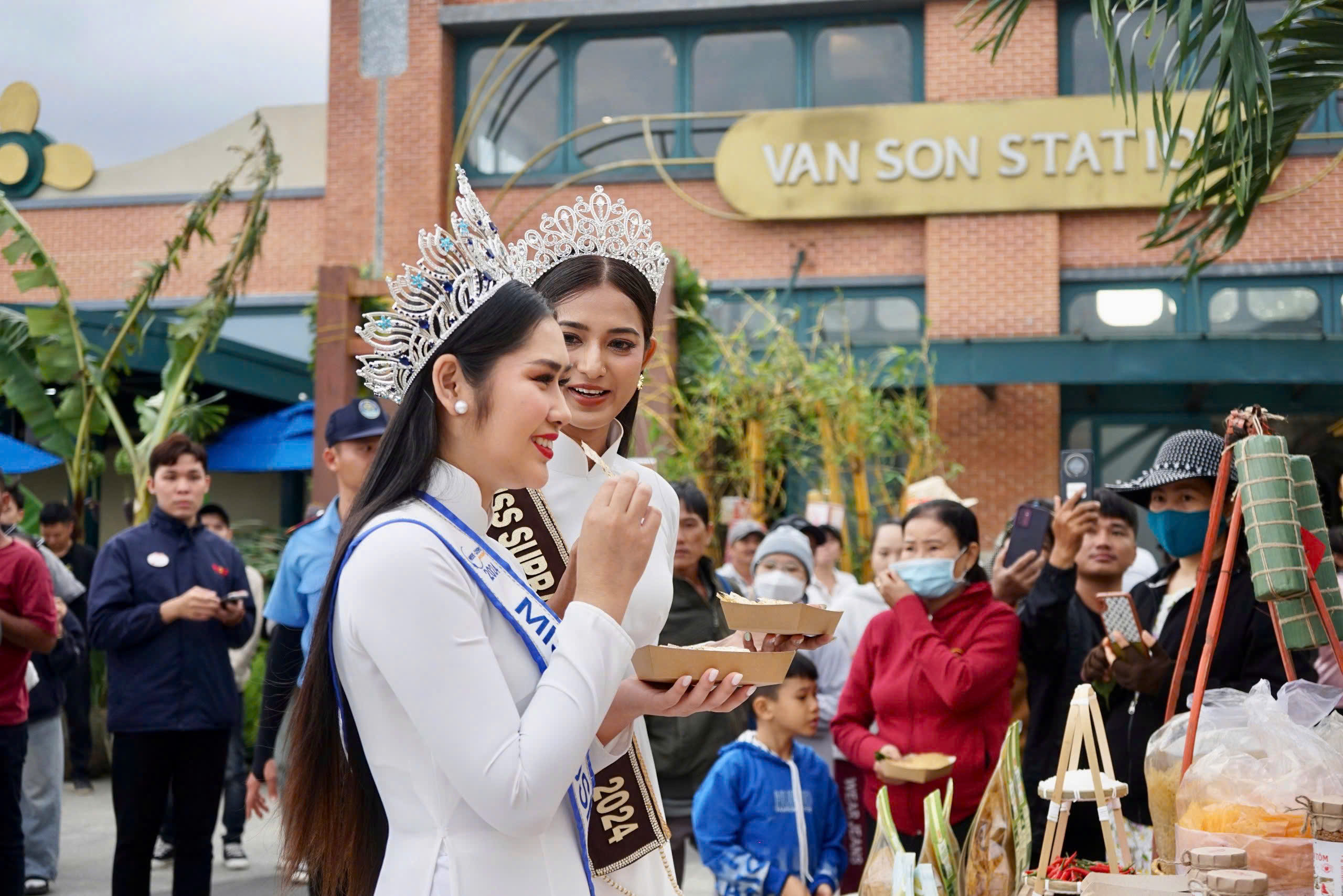 Phiên chợ lá trên núi Bà Đen có gì đặc biệt?- Ảnh 8. Phiên chợ lá trên núi Bà Đen có gì đặc biệt?- Ảnh 8.