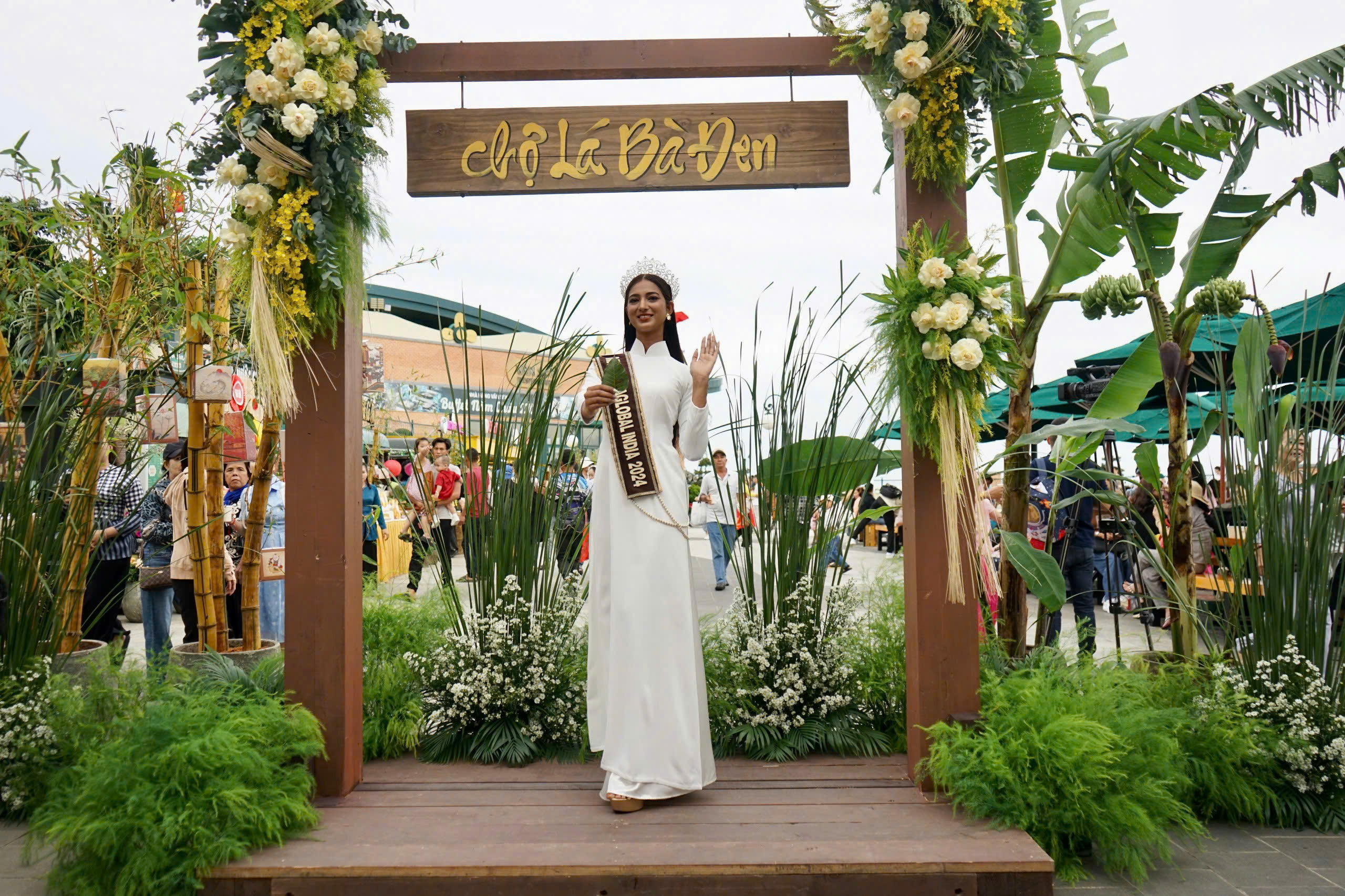 Phiên chợ lá trên núi Bà Đen có gì đặc biệt?- Ảnh 4. Phiên chợ lá trên núi Bà Đen có gì đặc biệt?- Ảnh 4.