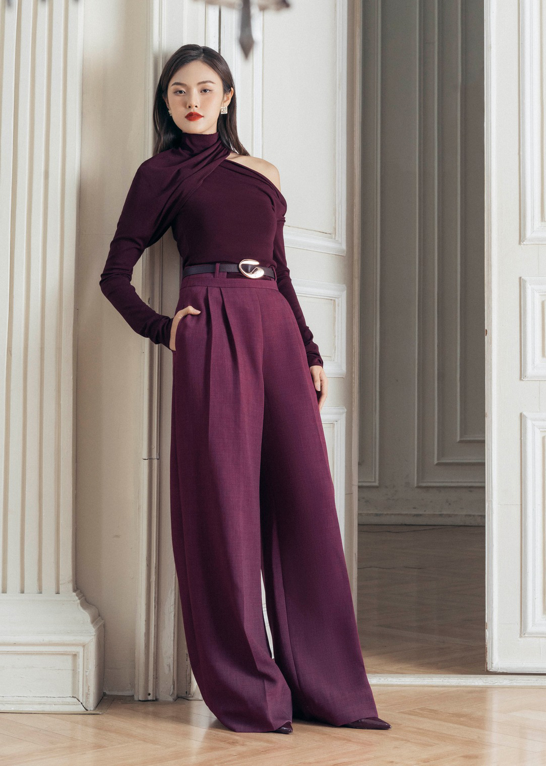 5 sfaturi pentru a te îmbrăca bine la serviciu și la ieșit în oraș în acest sezon - Fotografia 2. 5 bí quyết mặc đẹp đi làm, đi chơi mùa này- Ảnh 2.