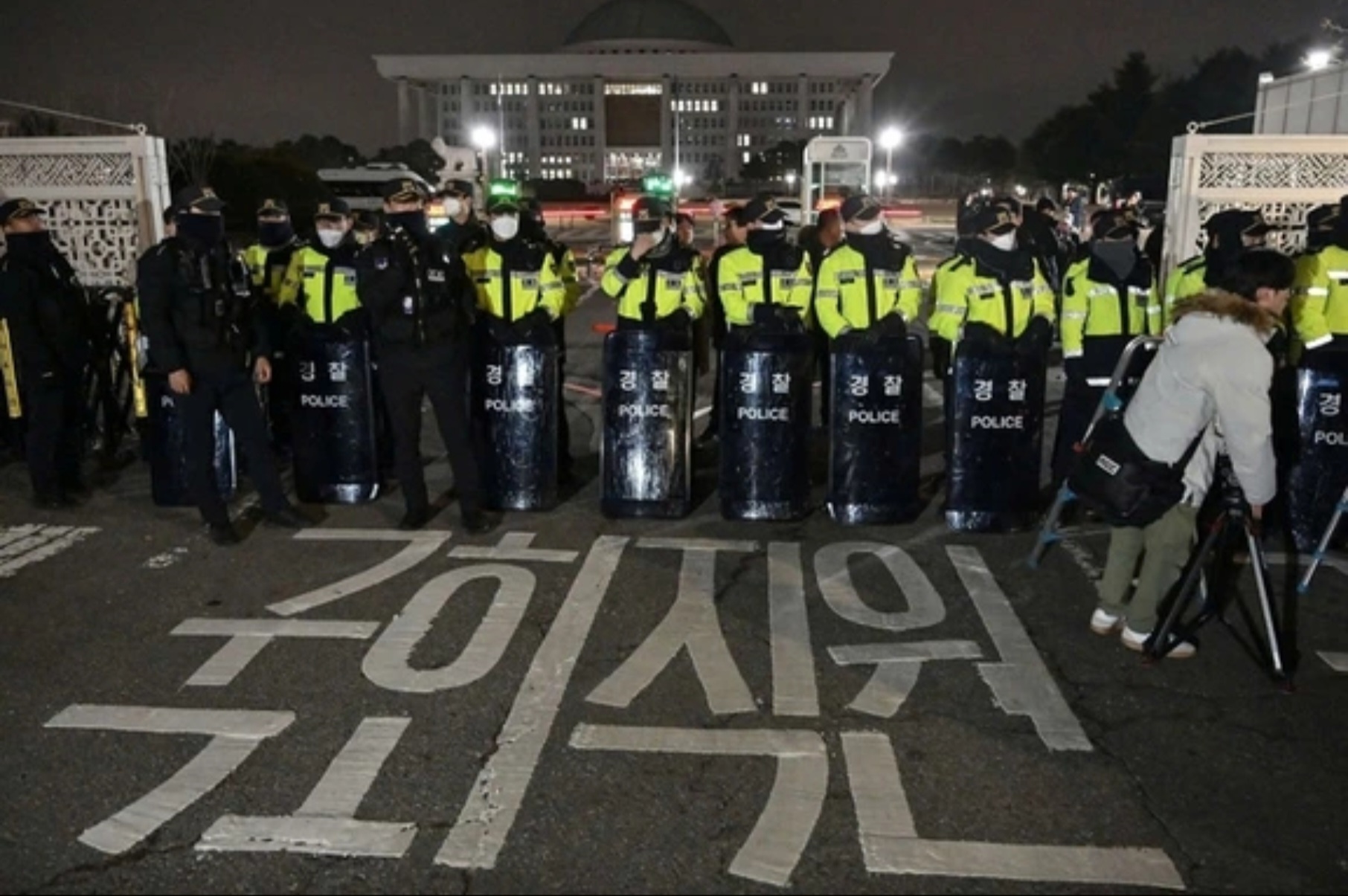 Du khách đến Hàn Quốc sau sự cố thiết quân luật cần lưu ý những gì?- Ảnh 1. Du khách đến Hàn Quốc sau sự cố thiết quân luật cần lưu ý những gì?- Ảnh 1.