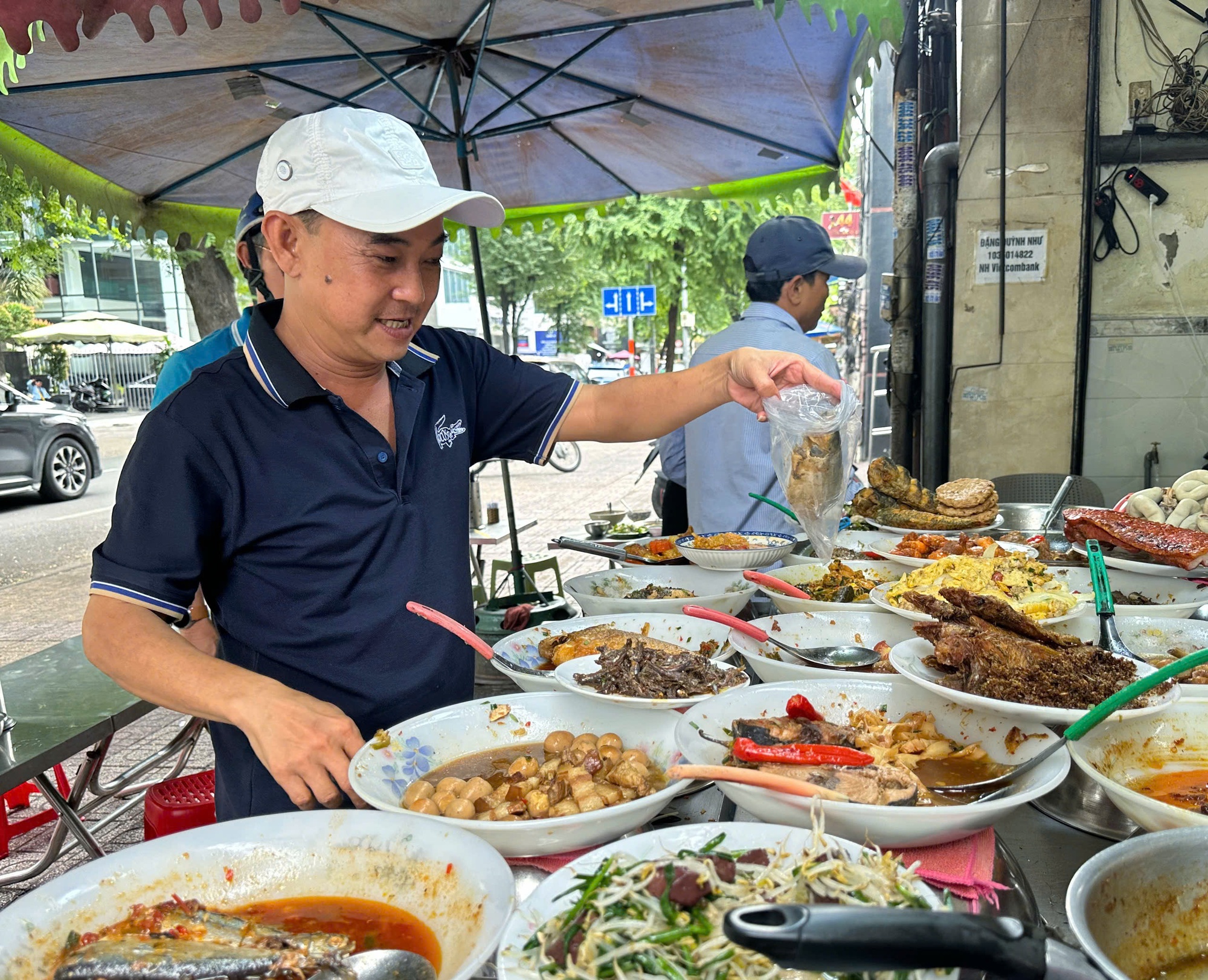 'Cơm nhà giàu' ở TP.HCM, phần ăn mắc nhất 200.000 đồng: Lời dặn của bà chủ trước khi mất- Ảnh 3.